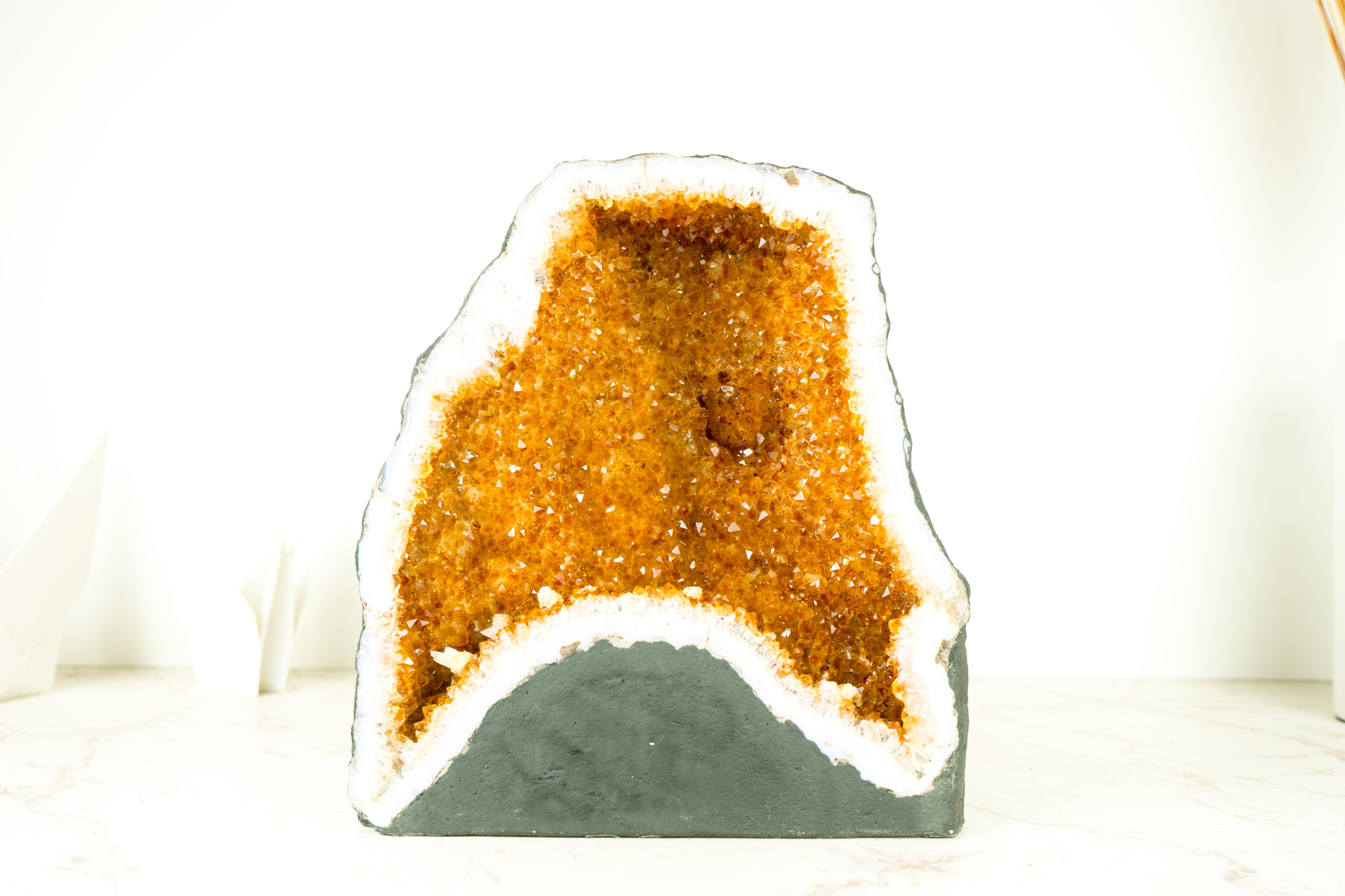 Natural Citrine Geode Cave with Orange Druzy Crystals and Calcite Inclusion In New Condition For Sale In Ametista Do Sul, BR