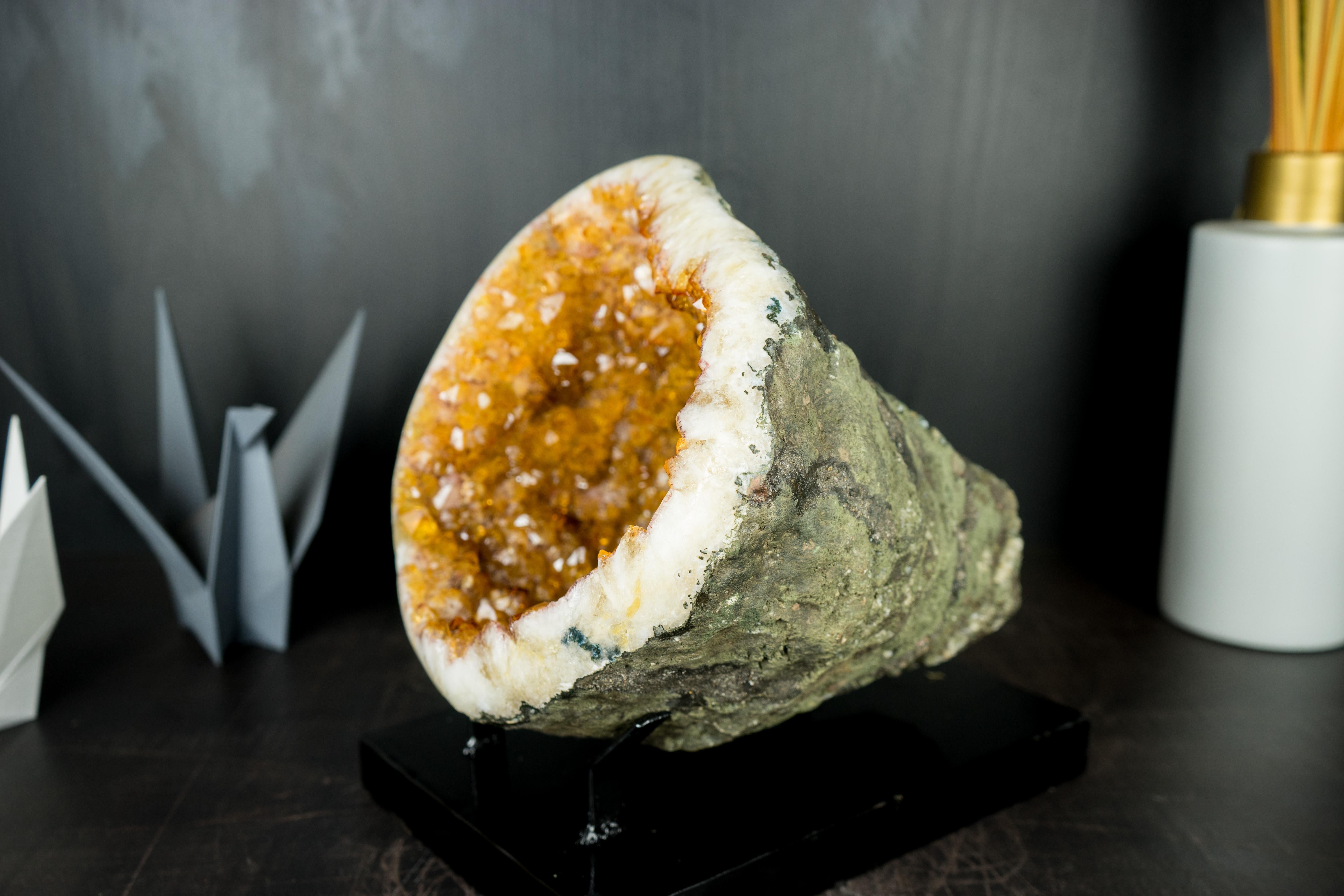 Natural Citrine Geode Cave with Sparkly Orange Citrine Druzy In New Condition For Sale In Ametista Do Sul, BR