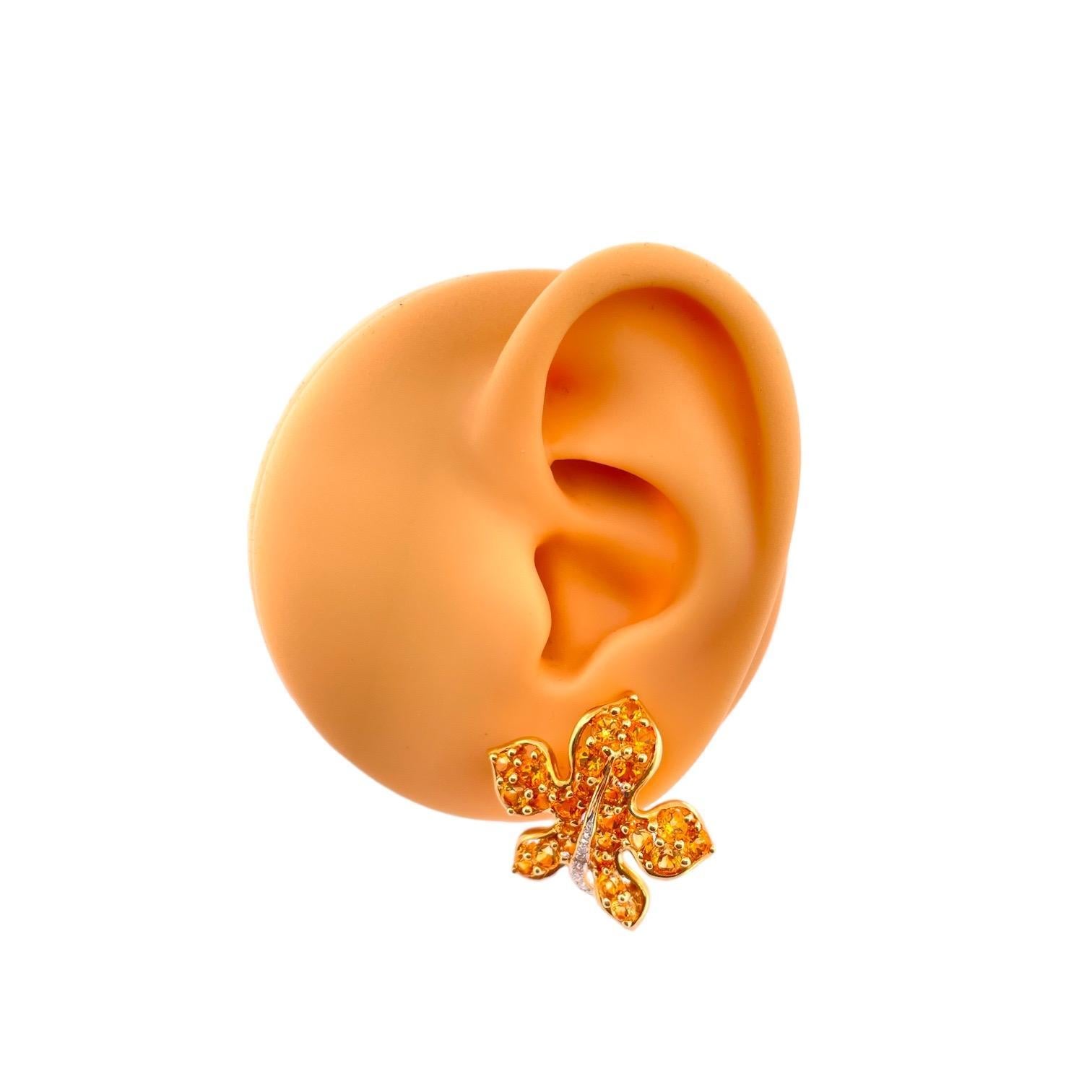 Natural Citrine Leaf Earrings - 0.10 TCW, 18K Yellow Gold In Good Condition For Sale In New York, NY