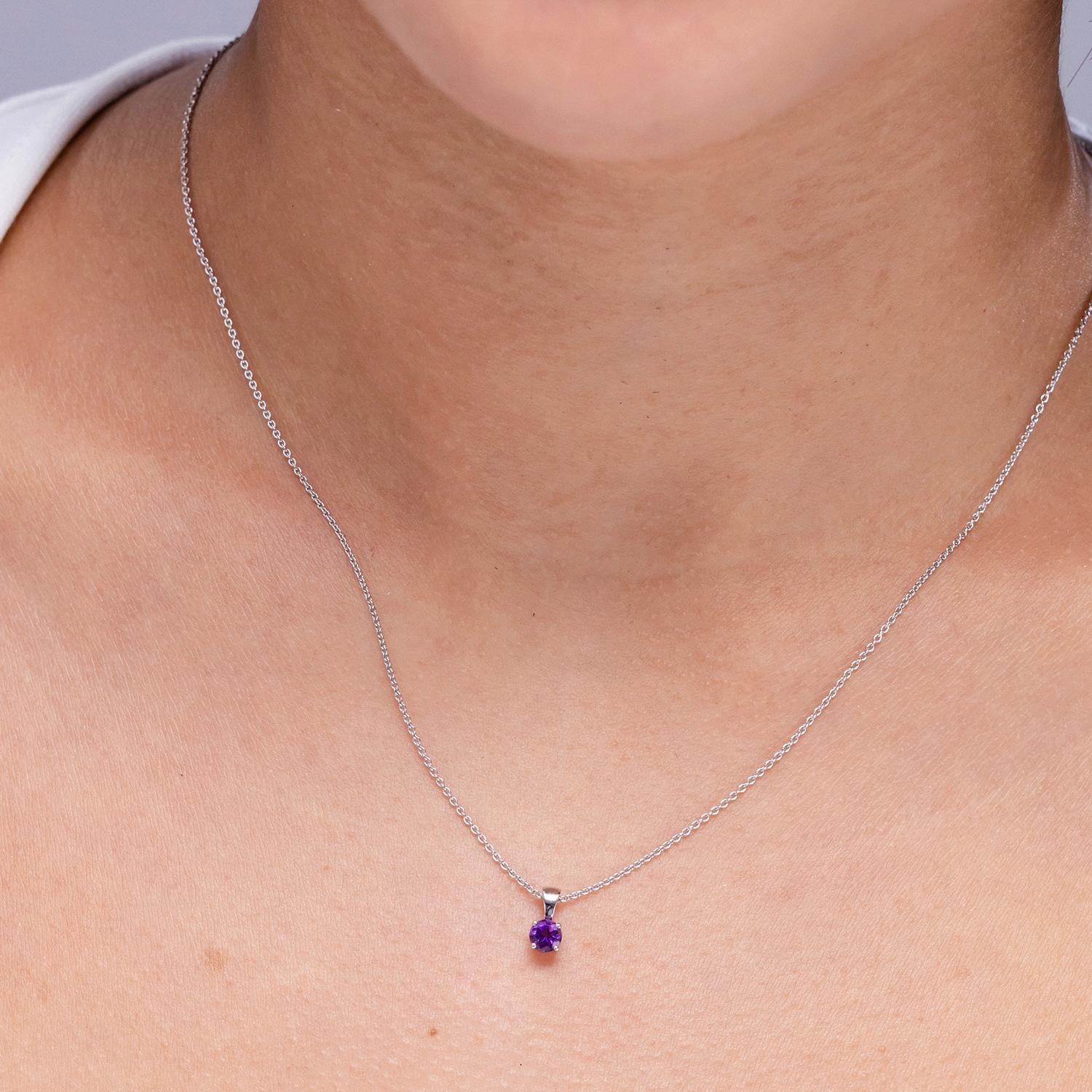 De las mujeres Colgante solitario de amatista redonda clásica natural de 1,7 ct en oro blanco de 14 quilates en venta