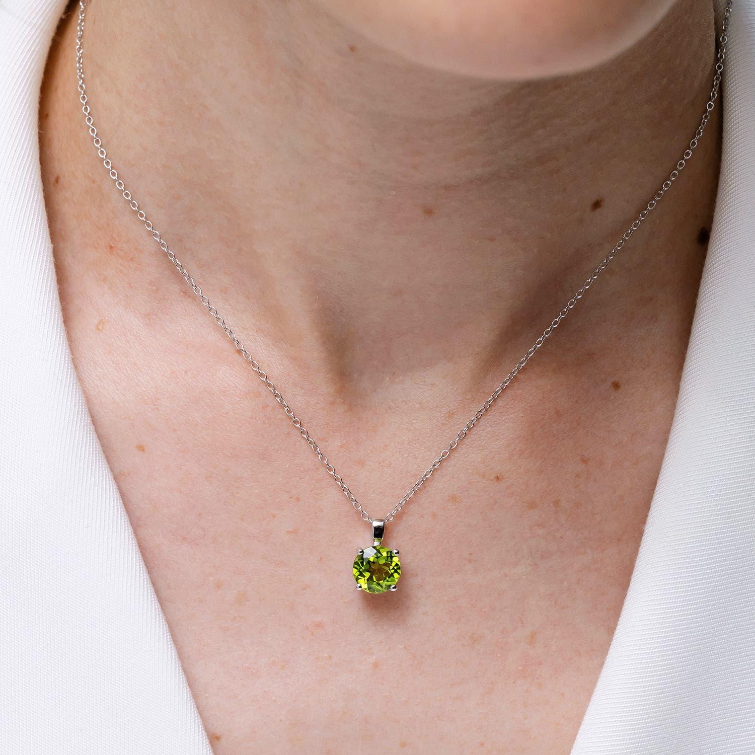 Nature Classic Pendentif solitaire en péridot rond 2 ct en platine Neuf - En vente à Los Angeles, CA