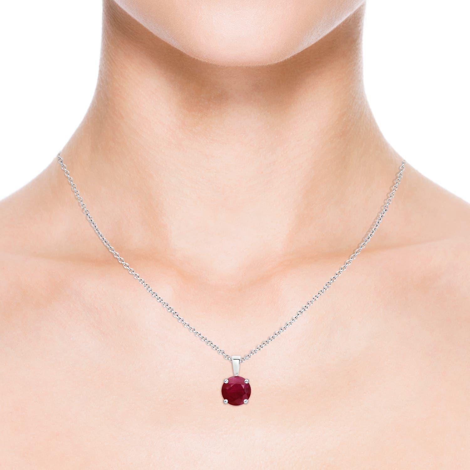 Taille ronde Pendentif classique en platine avec un solitaire en rubis rond de 4,5 ct Naturel en vente