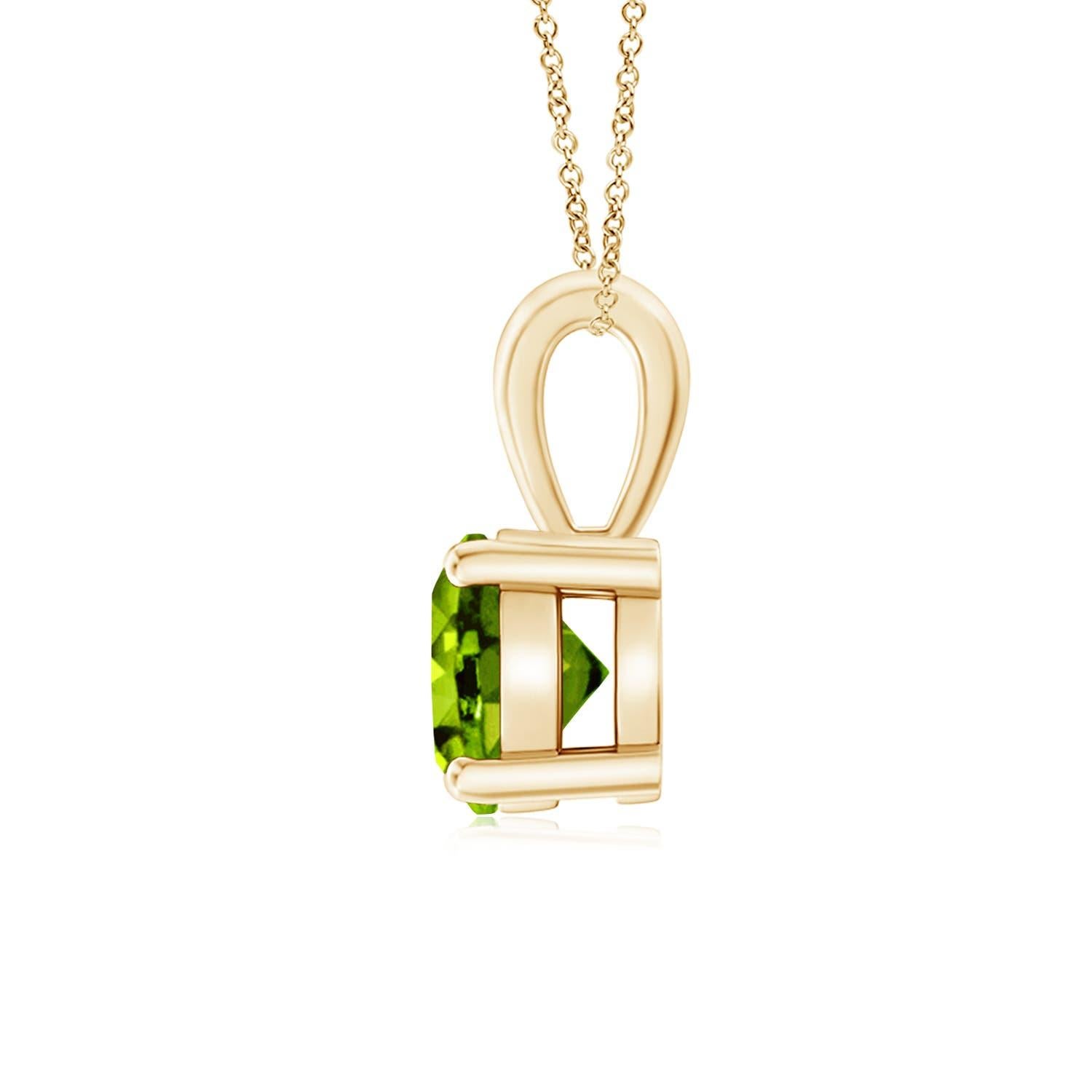 A Link di un'unica balla c'è un peridoto scintillante fissato in un'incastonatura a quattro punte. Questo ciondolo solitario con peridoto ha un design semplice e attira tutta l'attenzione sulla sua tonalità verde chartreuse. È realizzato in oro