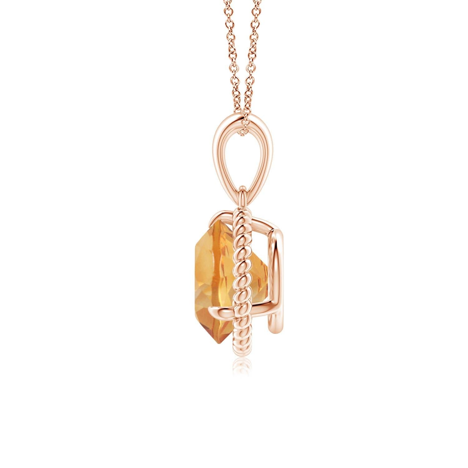 D'une élégance toute féminine, ce pendentif solitaire en citrine est conçu en or rose 18 carats. La citrine ronde sertie de griffes est entourée d'un cadre en corde torsadée qui confère une touche de distinction au design. Disponible en différents