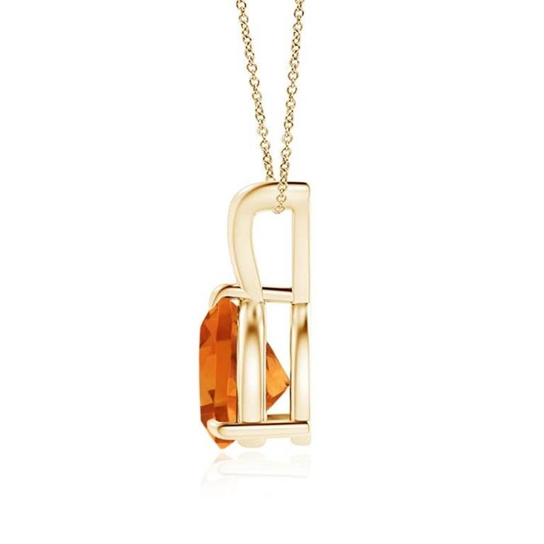Cet élégant pendentif solitaire est orné d'une superbe citrine trillion dans un sertissage à griffes. La pierre précieuse jaune miel captive les sens par sa beauté irrésistible. Un anneau en V lustré complète l'aspect de ce pendentif en or jaune 14