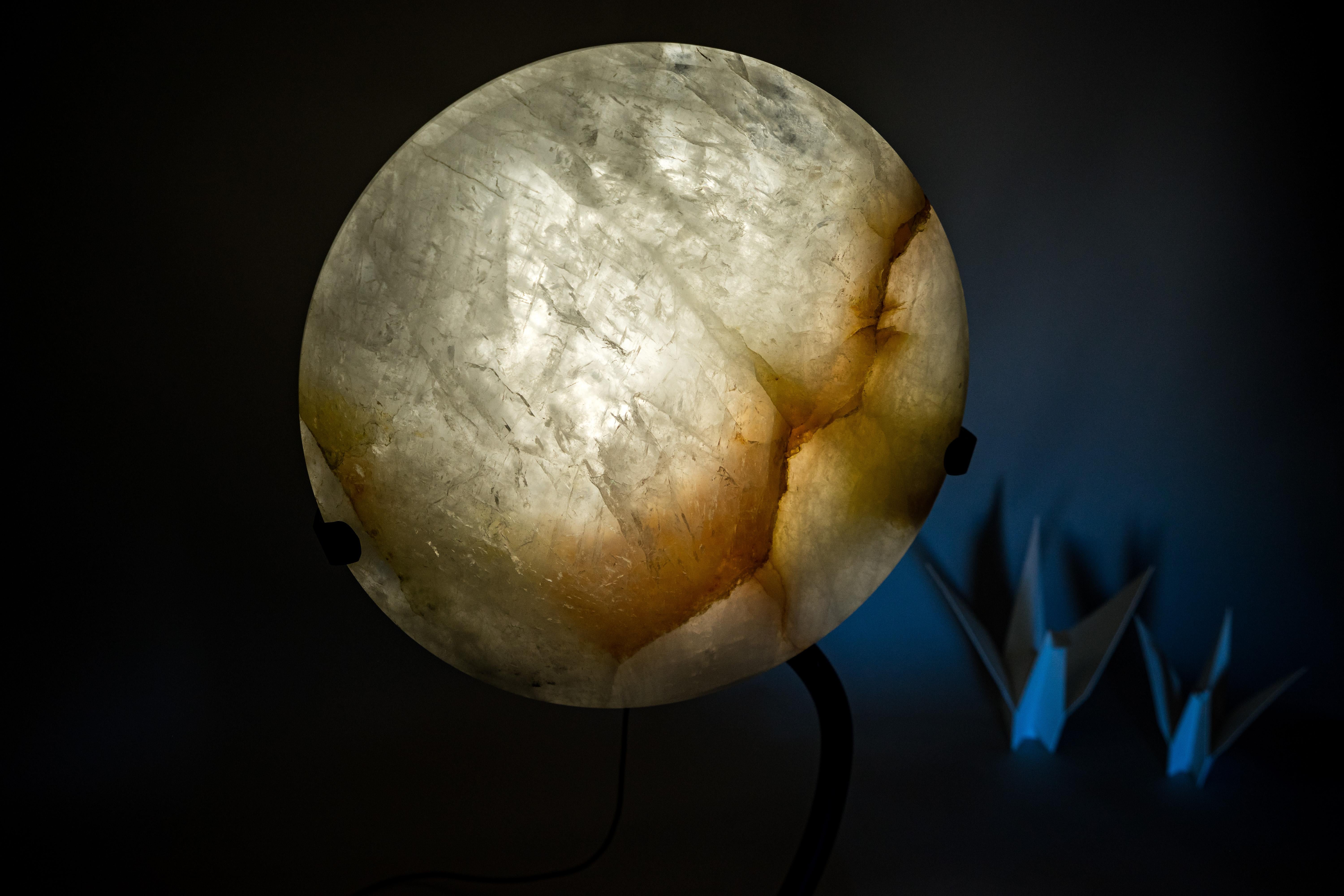 Natural Clear Quartz Crystal Lamp with Hematite Inclusions In New Condition For Sale In Ametista Do Sul, BR