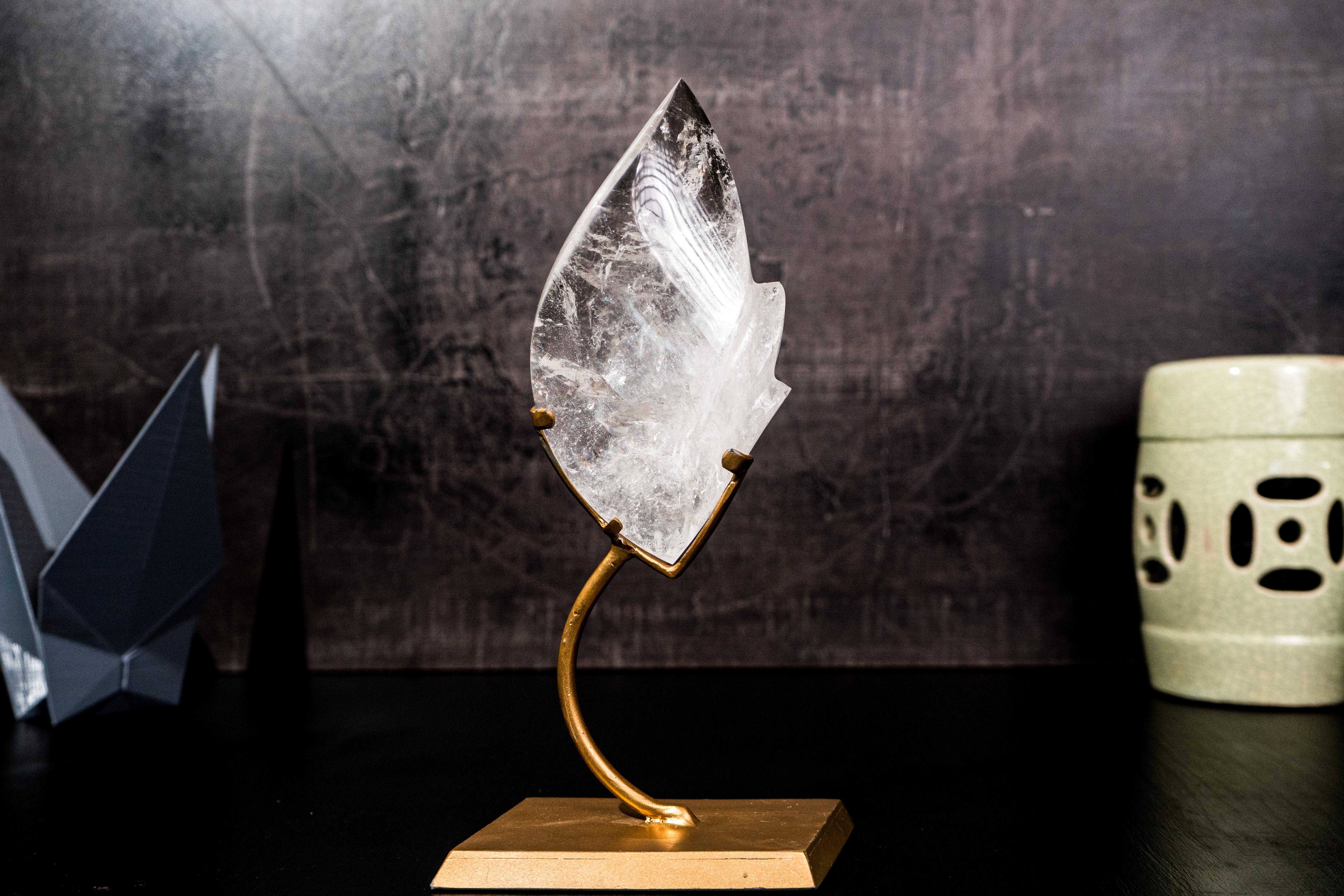 Escultura Llama de Cuarzo Transparente Natural sobre Soporte