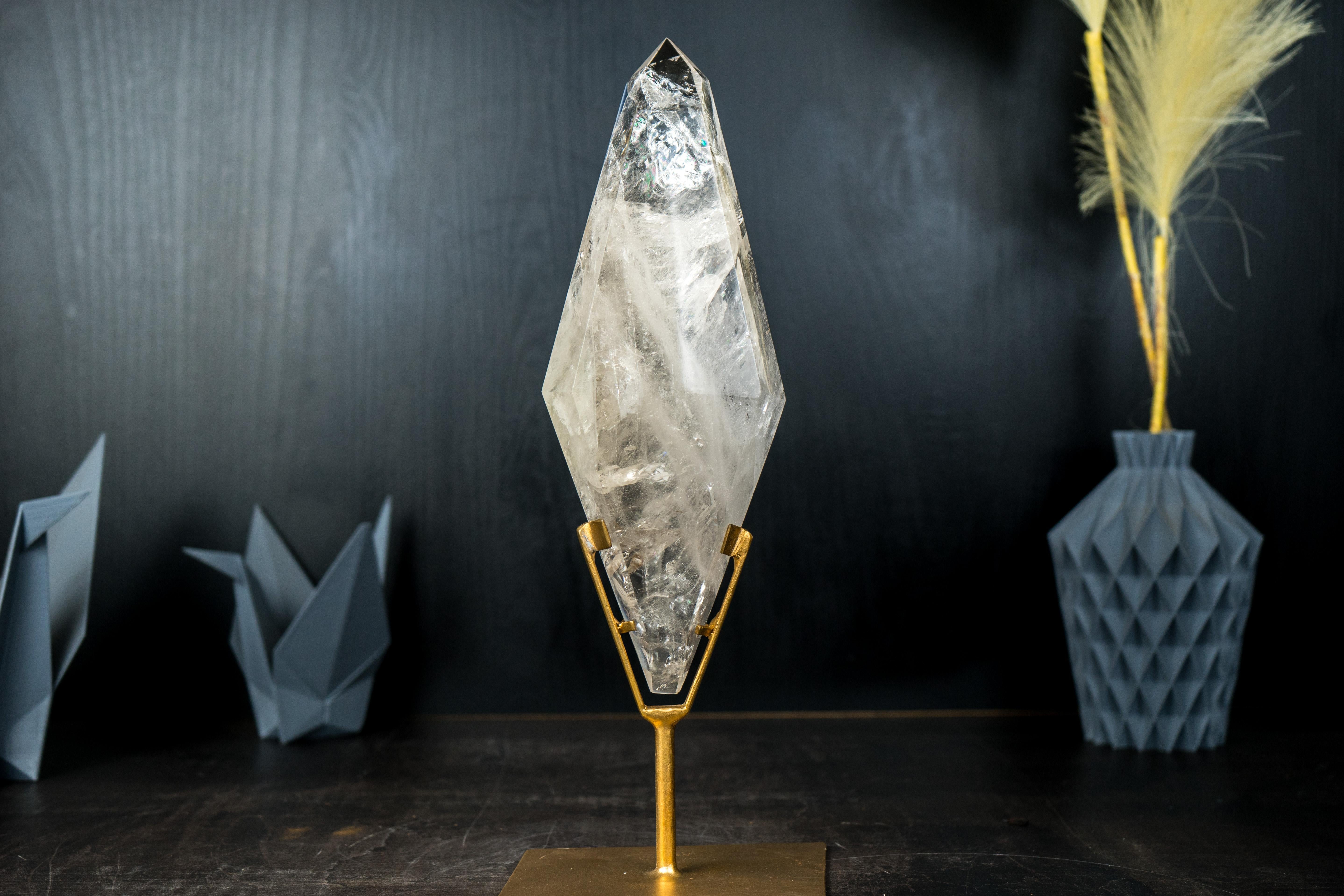 Natural Clear Quartz Obelisk Sculpture with Multi-Faceted Sides on Metal Stand In New Condition For Sale In Ametista Do Sul, BR