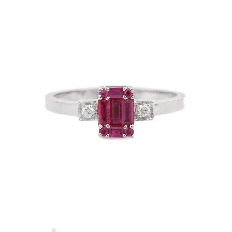 Im Angebot: Natürlicher Cluster-Rubin-Diamant-Hochzeitsring aus 18 Karat massivem Weißgold () 4