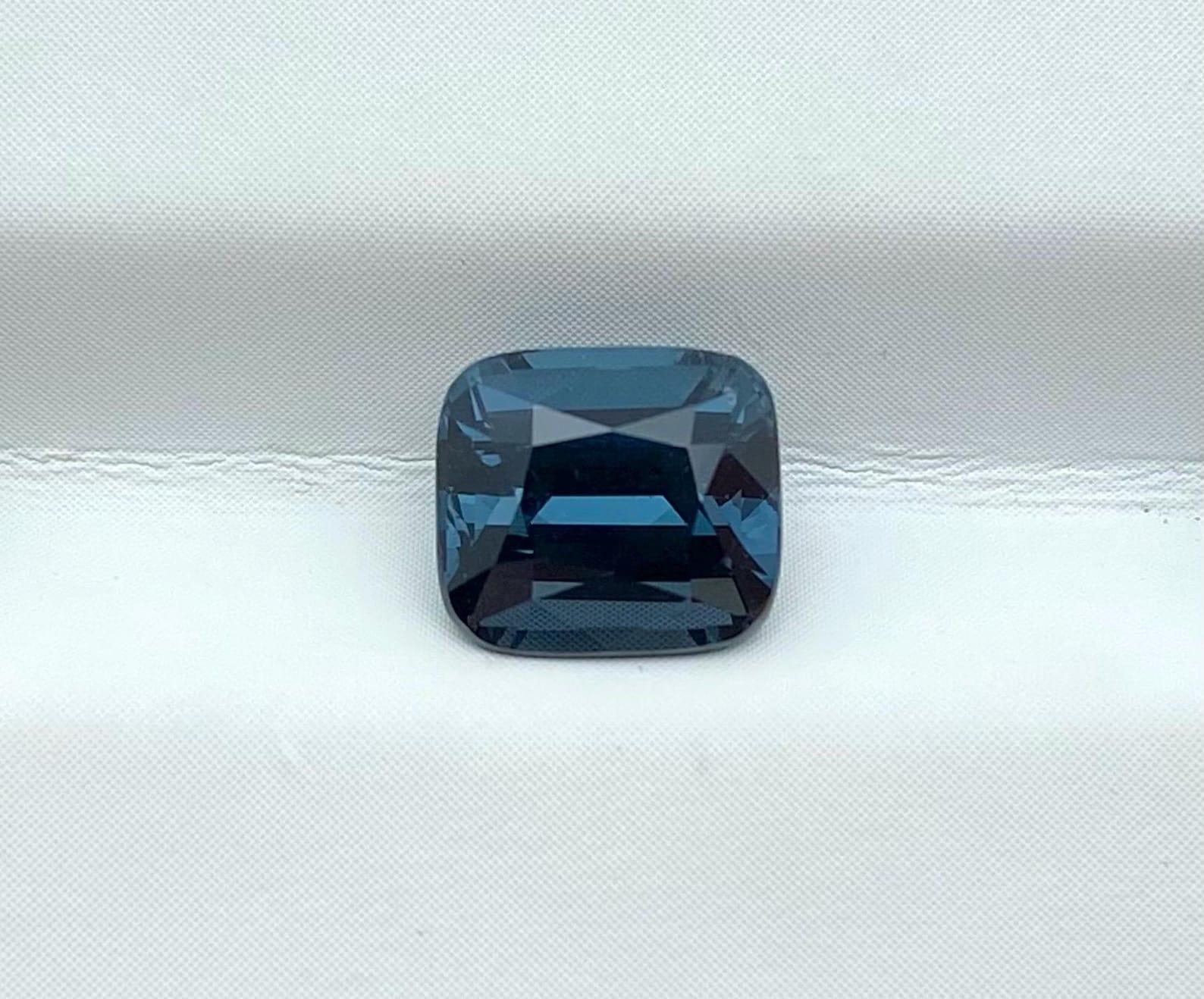Natural Cobalt Blue spinel High quality, 2.00 Ct. Lose gemstone, Cushion cut For Sale 1
