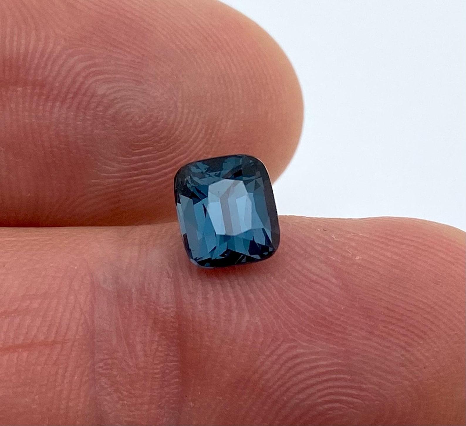 Natural Cobalt Blue spinel High quality, 2.00 Ct. Lose gemstone, Cushion cut For Sale 2