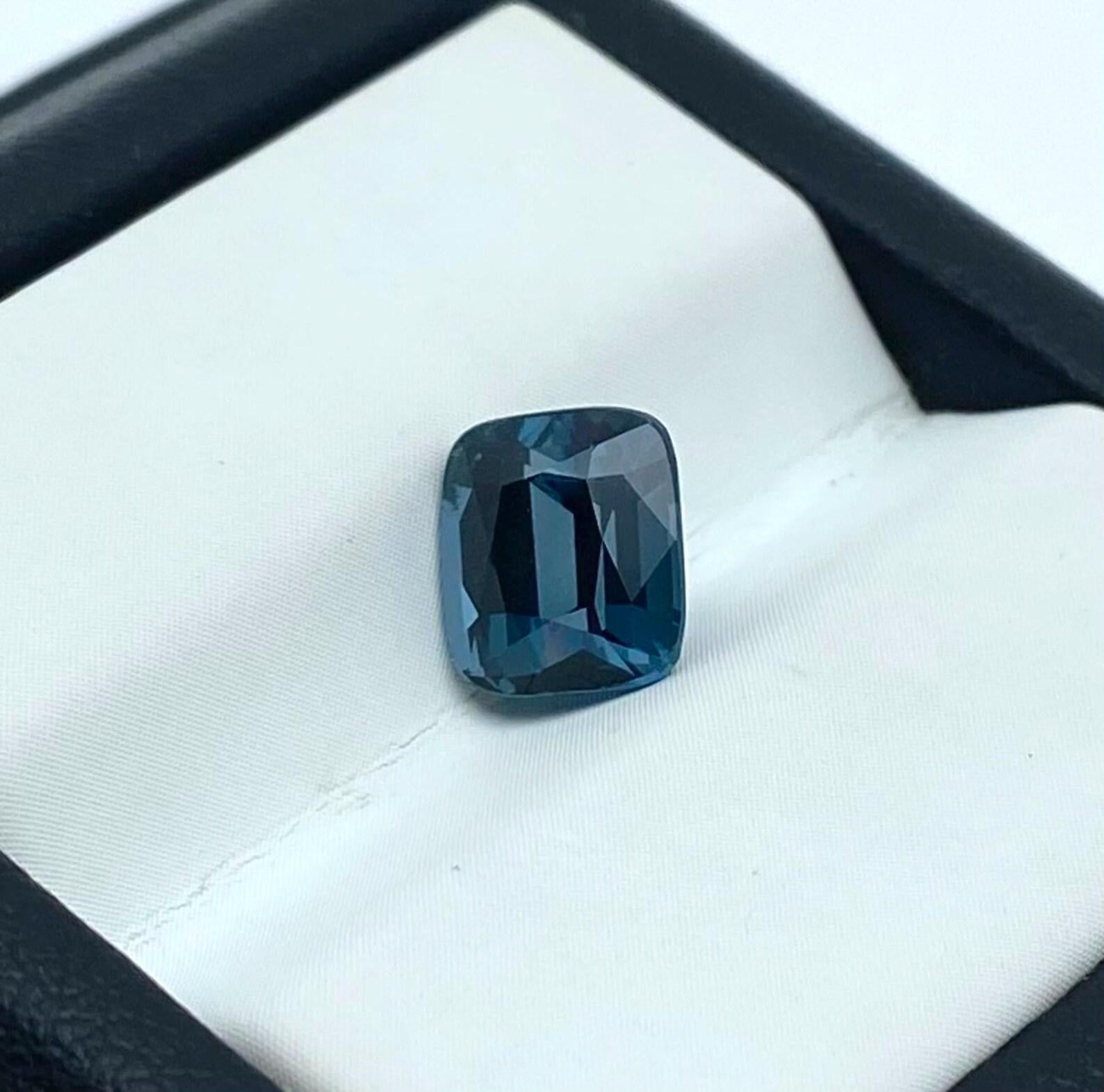 Natural Cobalt Blue spinel High quality, 2.00 Ct. Lose gemstone, Cushion cut For Sale 3