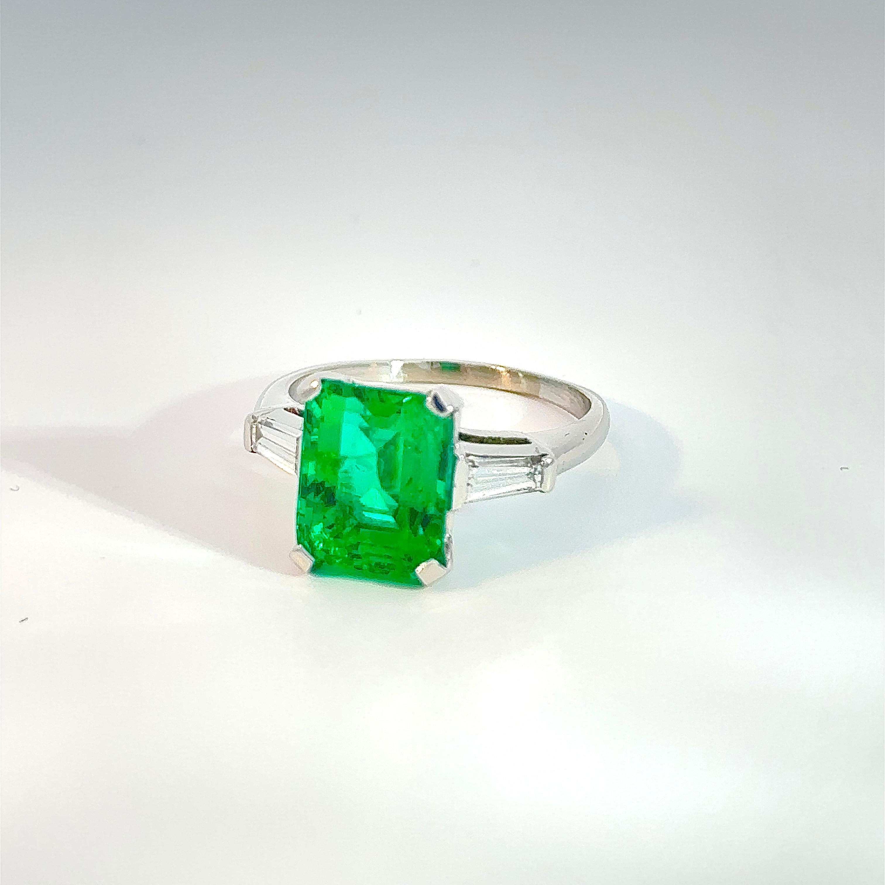Natural Colombia Emerald Diamond Engagement Ring, 3.58 Carat GCS Certified In Excellent Condition For Sale In London, GB