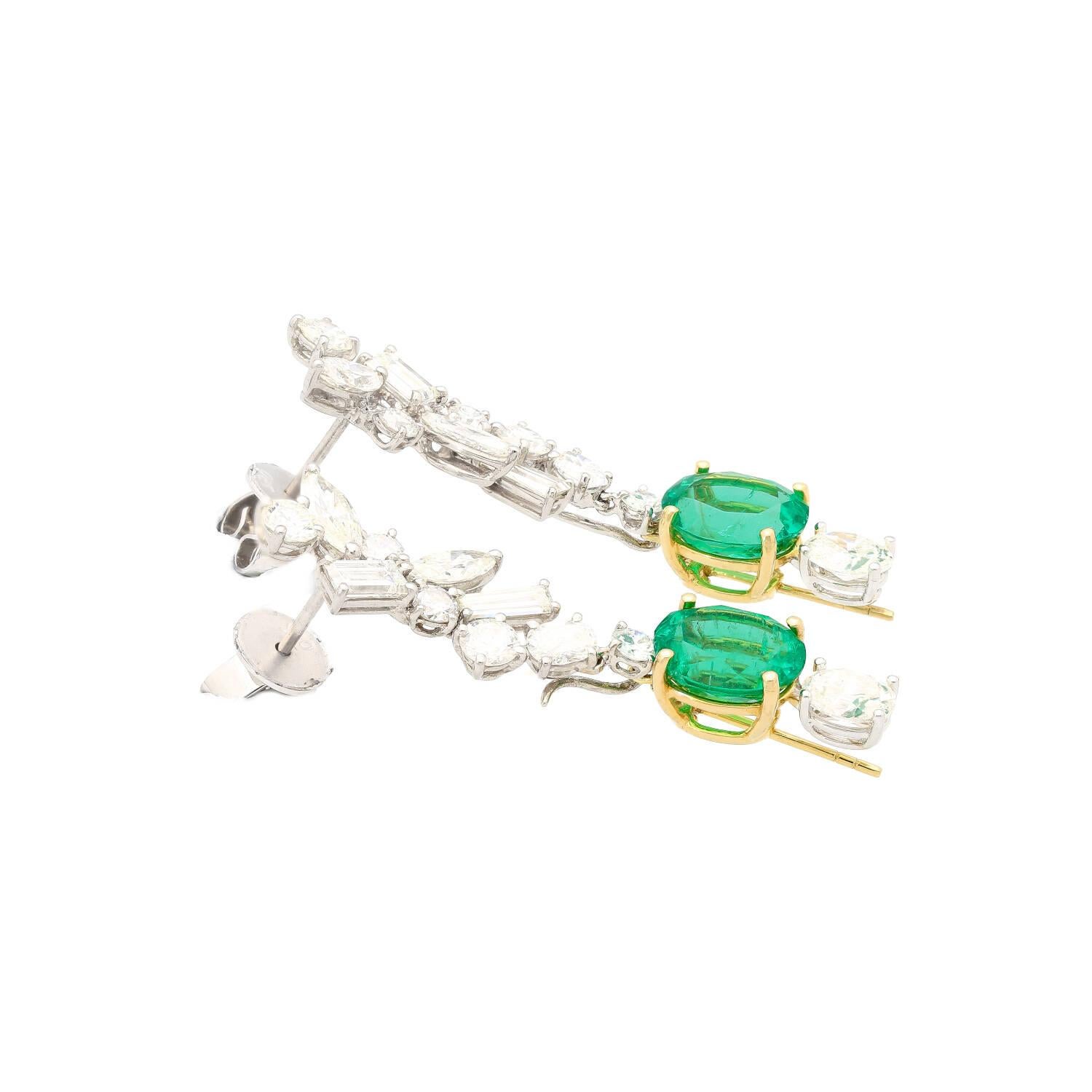 Art déco Pendants d'oreilles détachables en or blanc 18 carats avec émeraudes naturelles de Colombie et diamants en vente