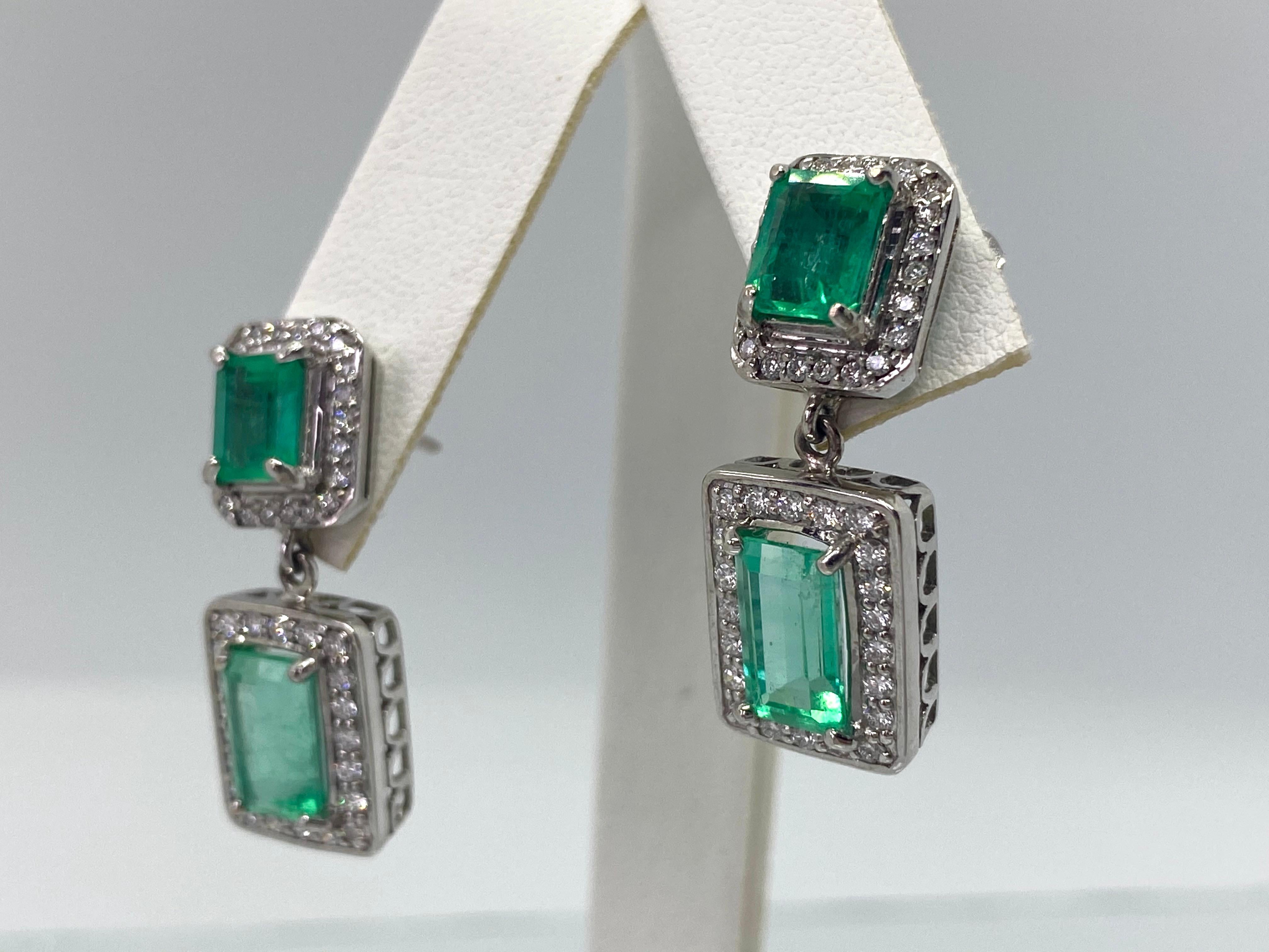 Contemporary Natural Colombian Emerald and Diamond Drop Earrings 18 Karat For Sale