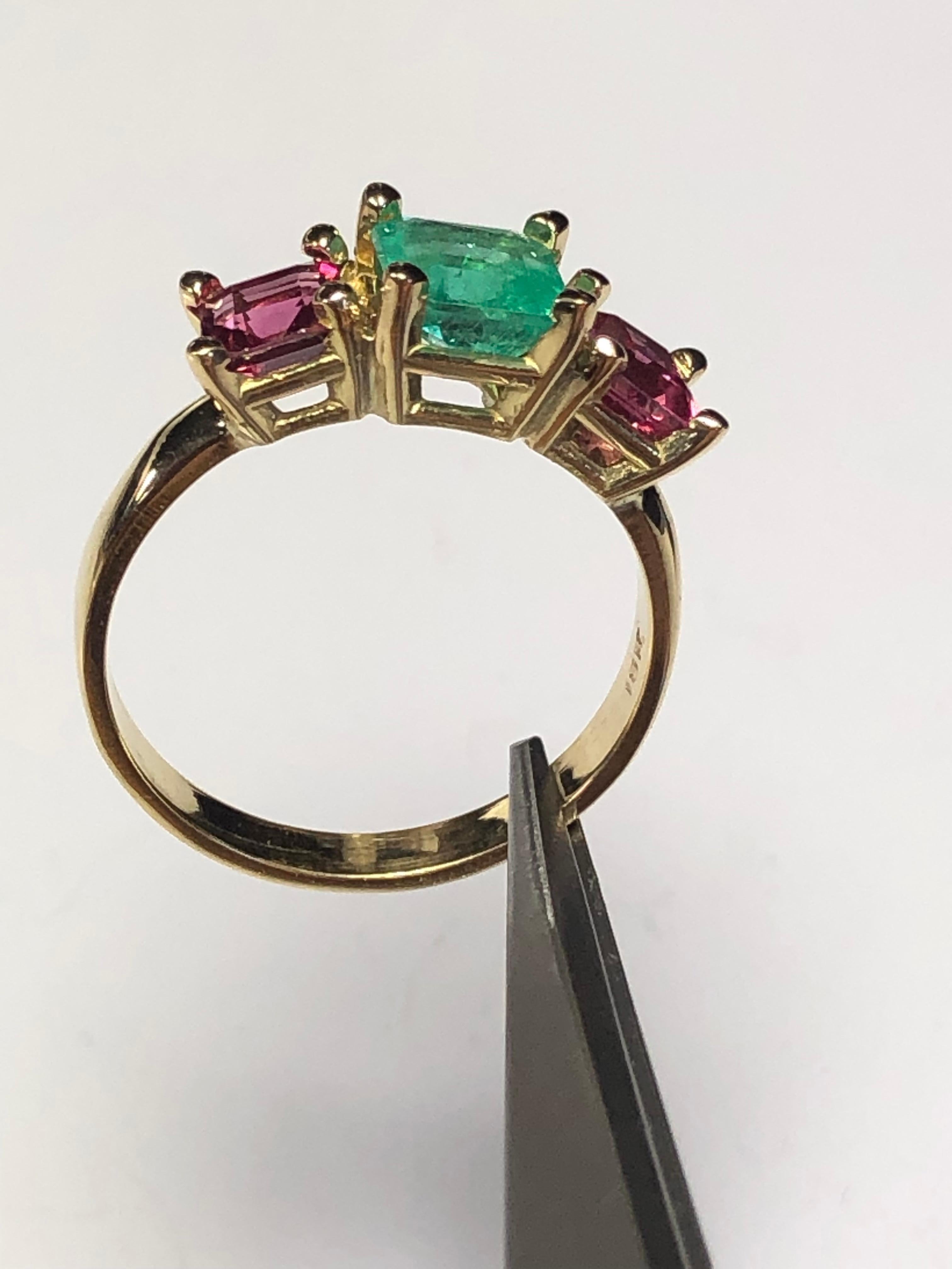 Natural Colombian Emerald and Spinel Ring 18K Yellow Gold For Sale 8