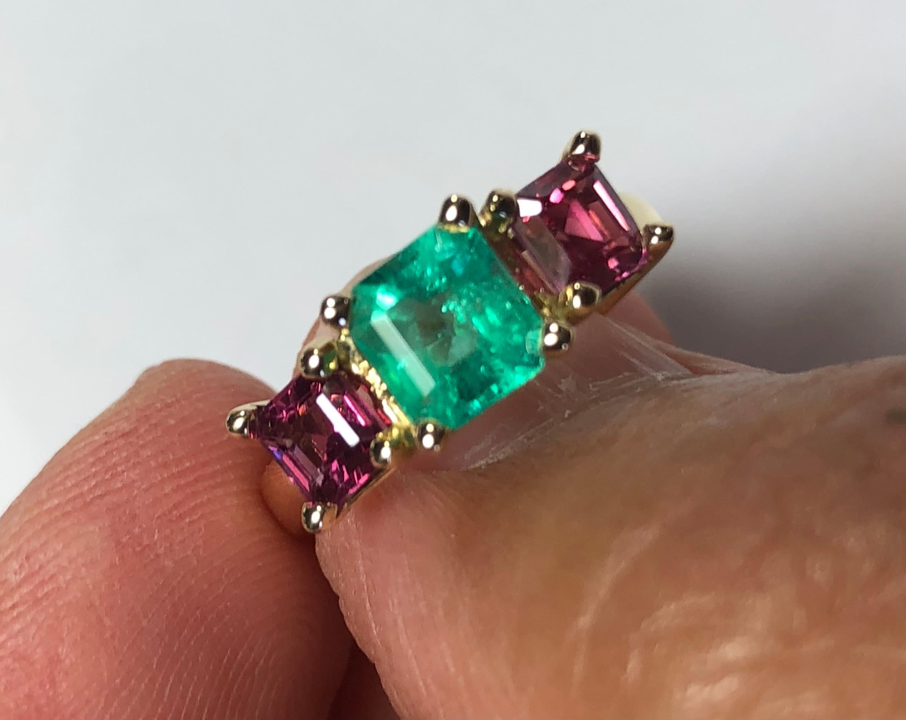 Square Cut Natural Colombian Emerald and Spinel Ring 18K Yellow Gold For Sale
