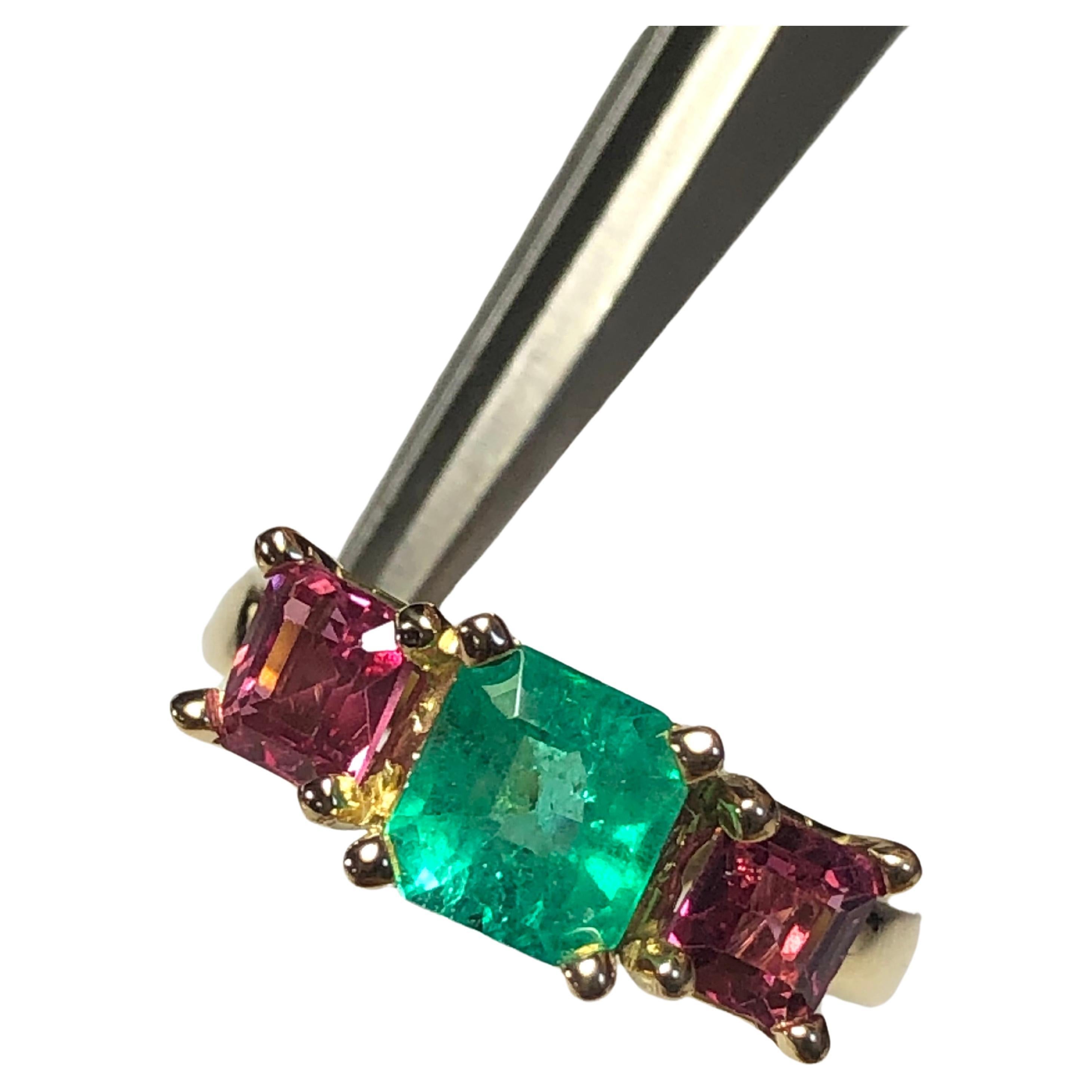 Natural Colombian Emerald and Spinel Ring 18K Yellow Gold For Sale 9