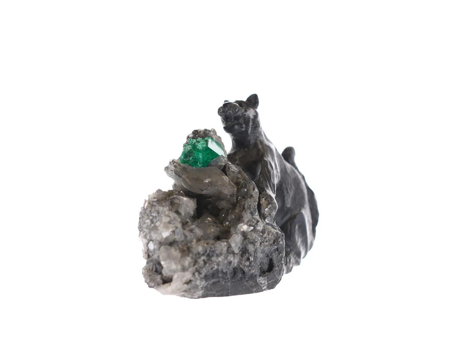 Natürlicher kolumbianischer Smaragd Schwarzer Panther Handgeschnitzte Sammler-Kristallskulptur (Smaragdschliff) im Angebot