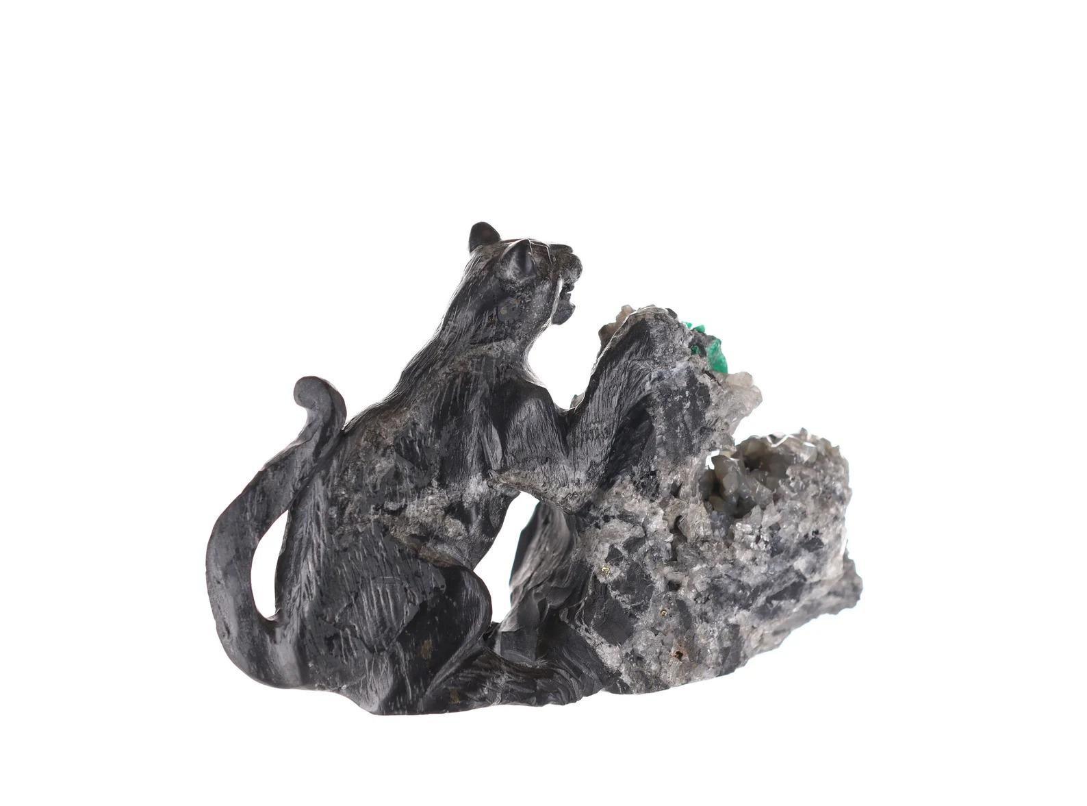 Natürlicher kolumbianischer Smaragd Schwarzer Panther Handgeschnitzte Sammler-Kristallskulptur im Zustand „Neu“ im Angebot in Jupiter, FL