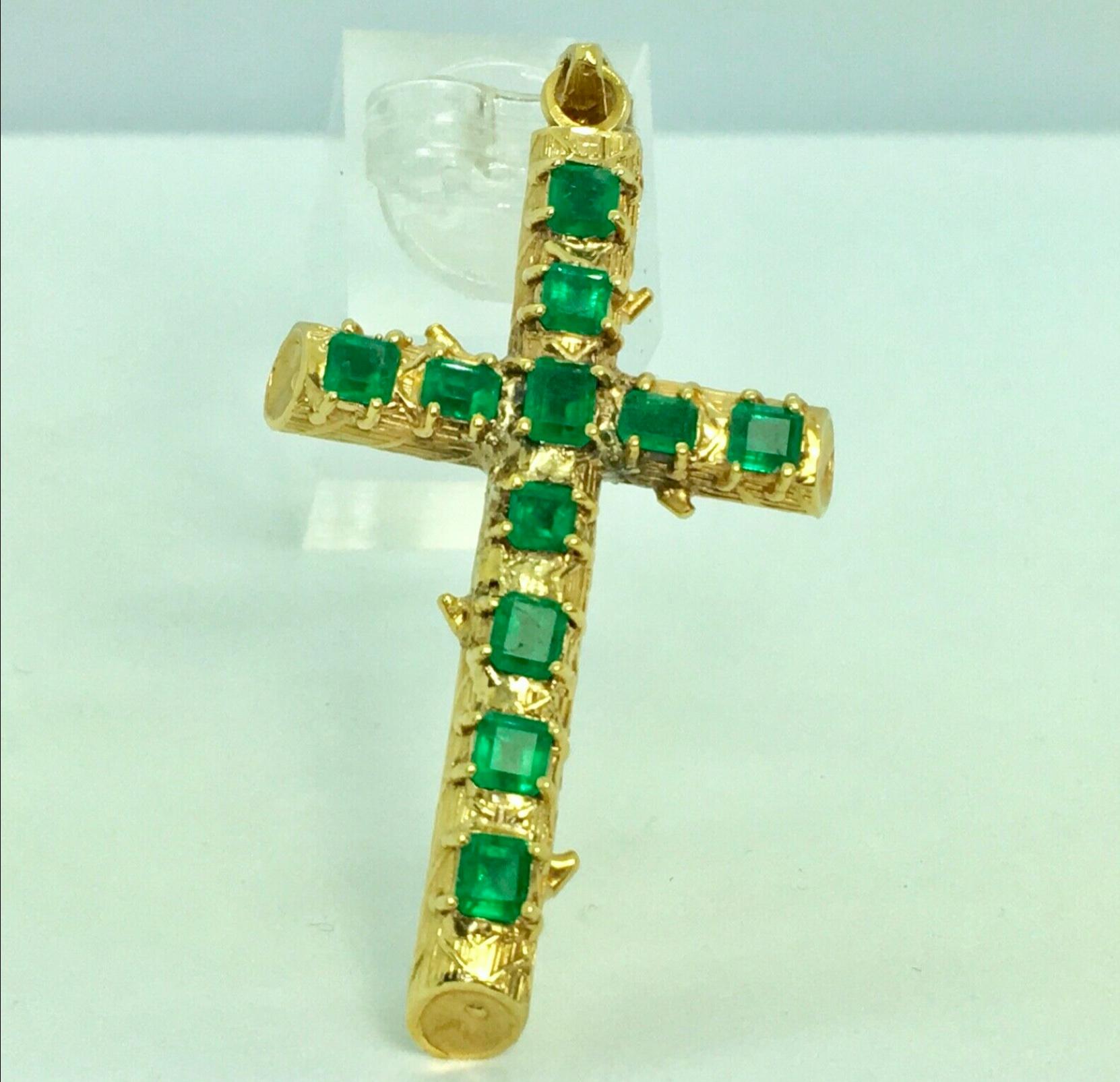 Natural Colombian Emerald Cross Pendant 18 Karat Yellow Gold 1