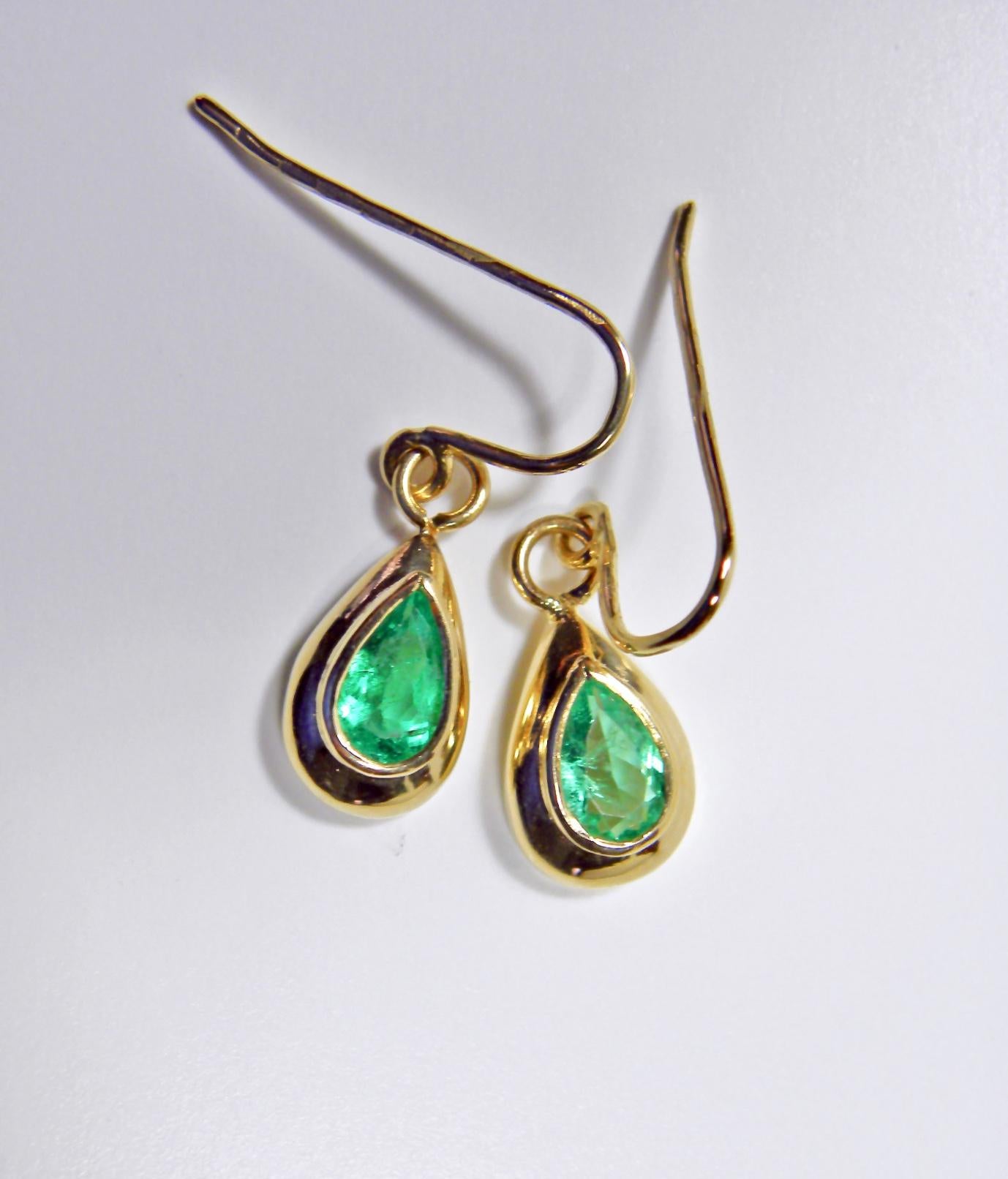 
Estate Beautiful 100% Natural Colombian Emeralds Dangles
Shape or Cut : Pear Cut
Average Color/Clarity :Medium-Light Green/ Clarity, VS
Total Weight Emeralds: Approx. 1.40 Carats (2 emeralds)
Total Gemstones Weight:  Approx. 1.40 carats
Emerald