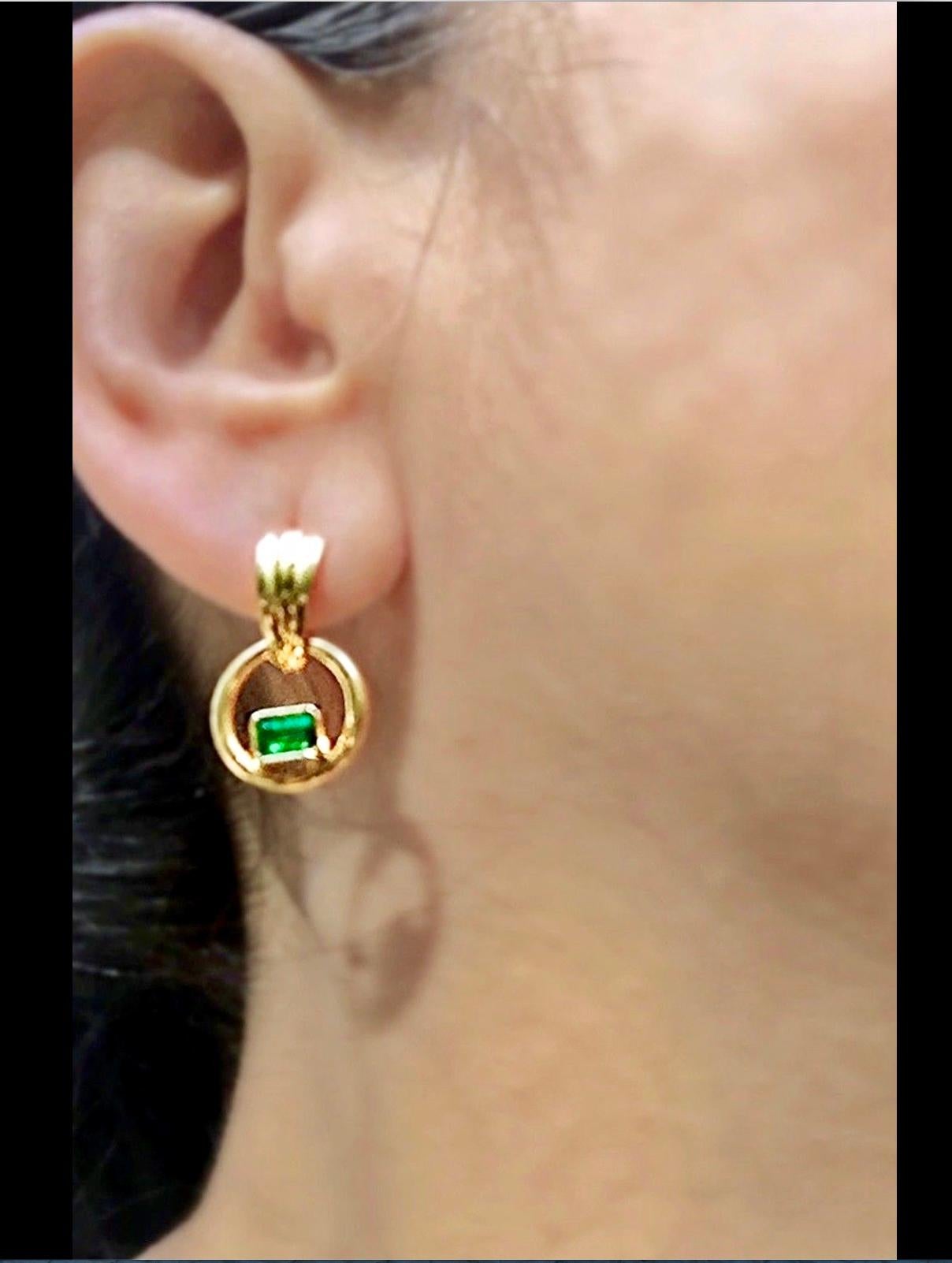 Classic Clip-on Dangle Earrings Natural Colombian Emerald
Total length Earrings: 22.0mm
Shape or Cut : Emerald Cut
Average Color/Clarity : AAA+ Medium Green/ Clarity VS 
Emerald Weight : Over 0.50 carats
Emerald measurements: 4.5x3.5mm
Total length