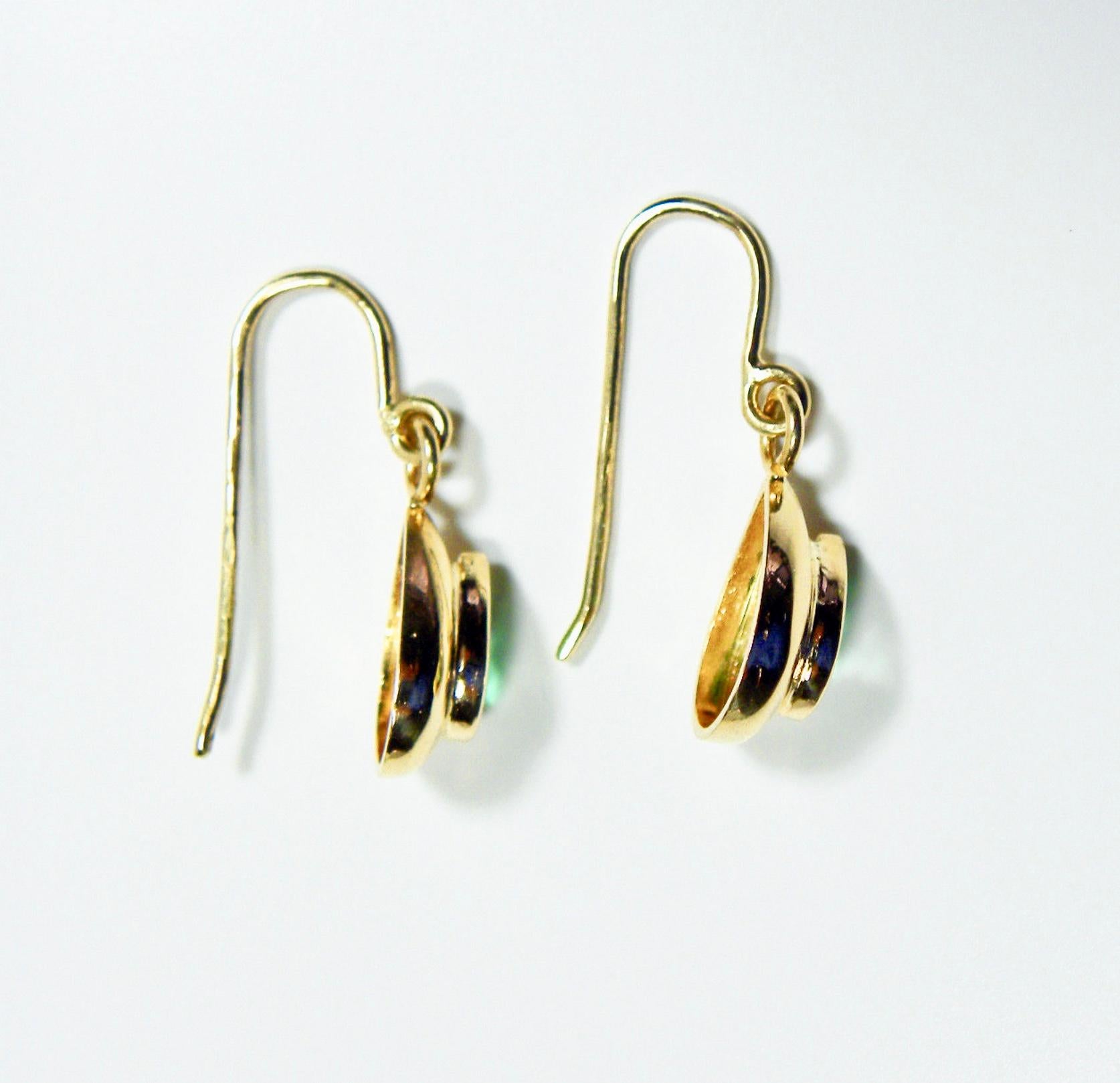 Contemporary Natural Colombian Emerald Dangle Earrings 18 Karat Gold