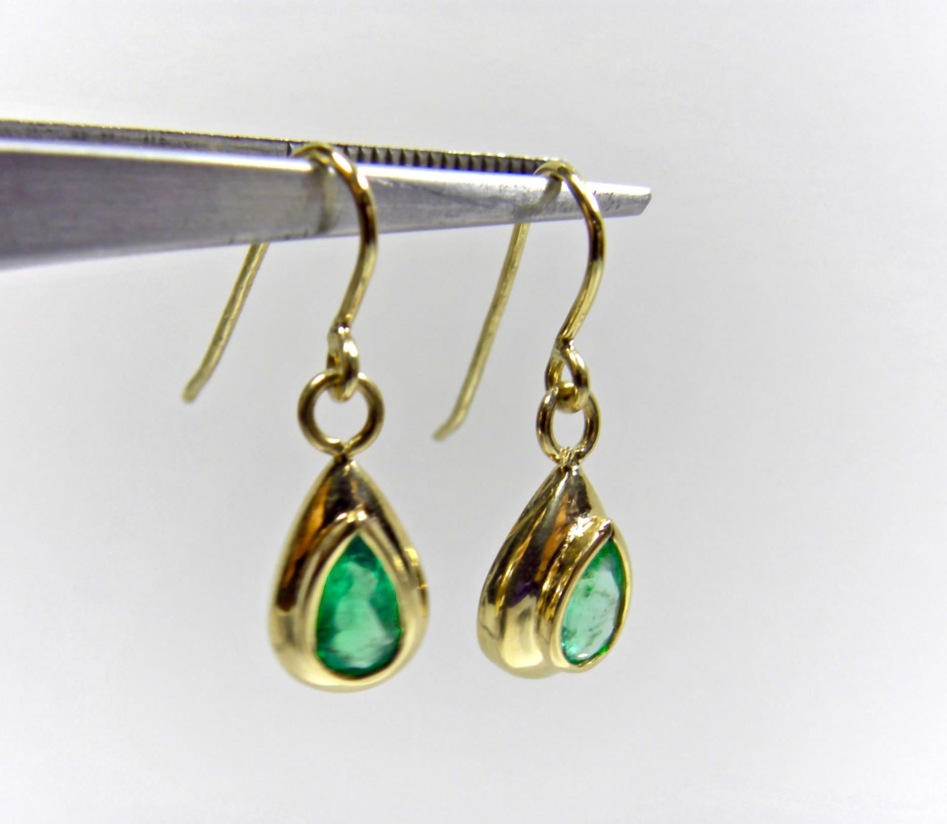 Natural Colombian Emerald Dangle Earrings 18 Karat Gold 2