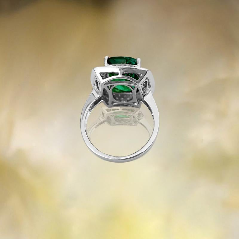Natural Colombian Emerald Diamond Cocktail Ring In New Condition For Sale In Miami, FL