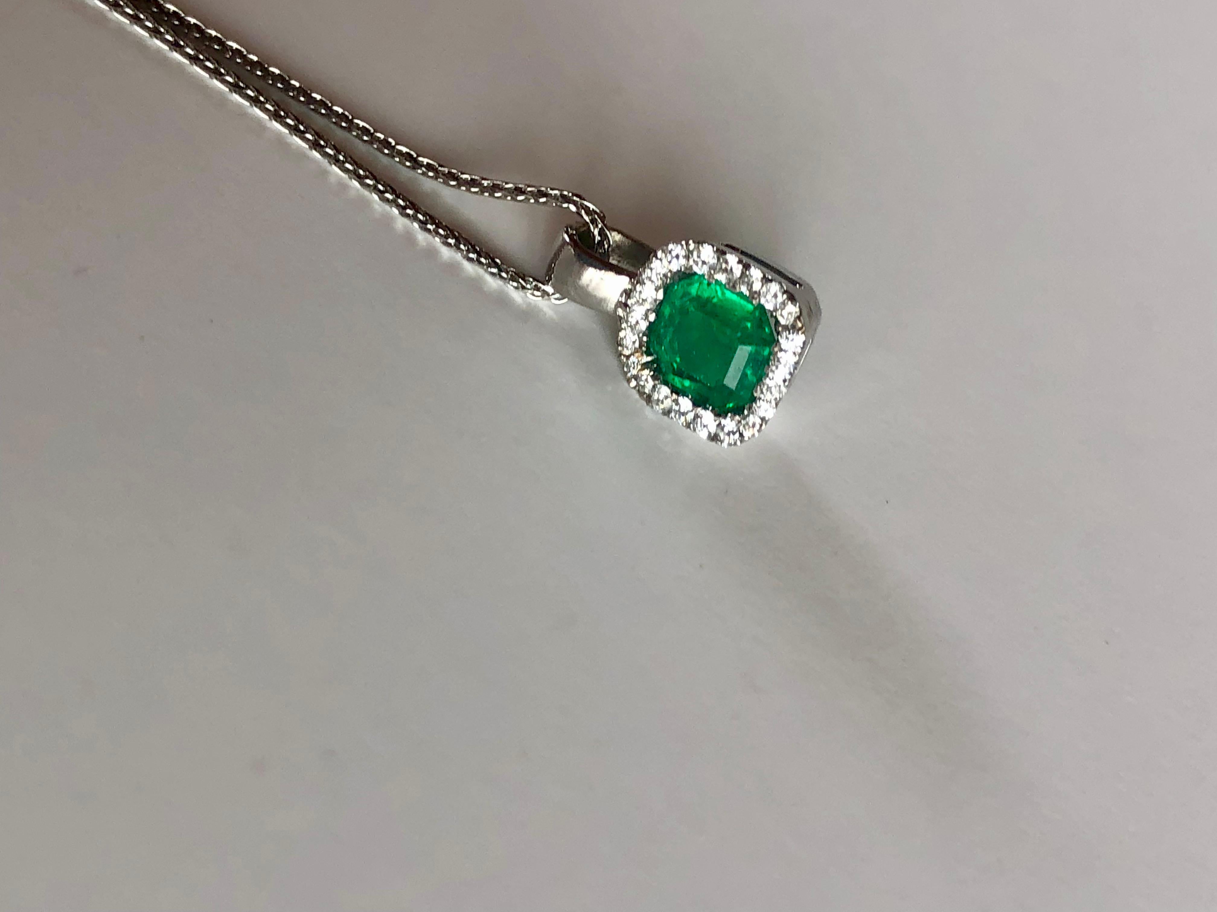 Contemporary Natural AAA Colombian Emerald Diamond Pendant Necklace 18K Gold For Sale