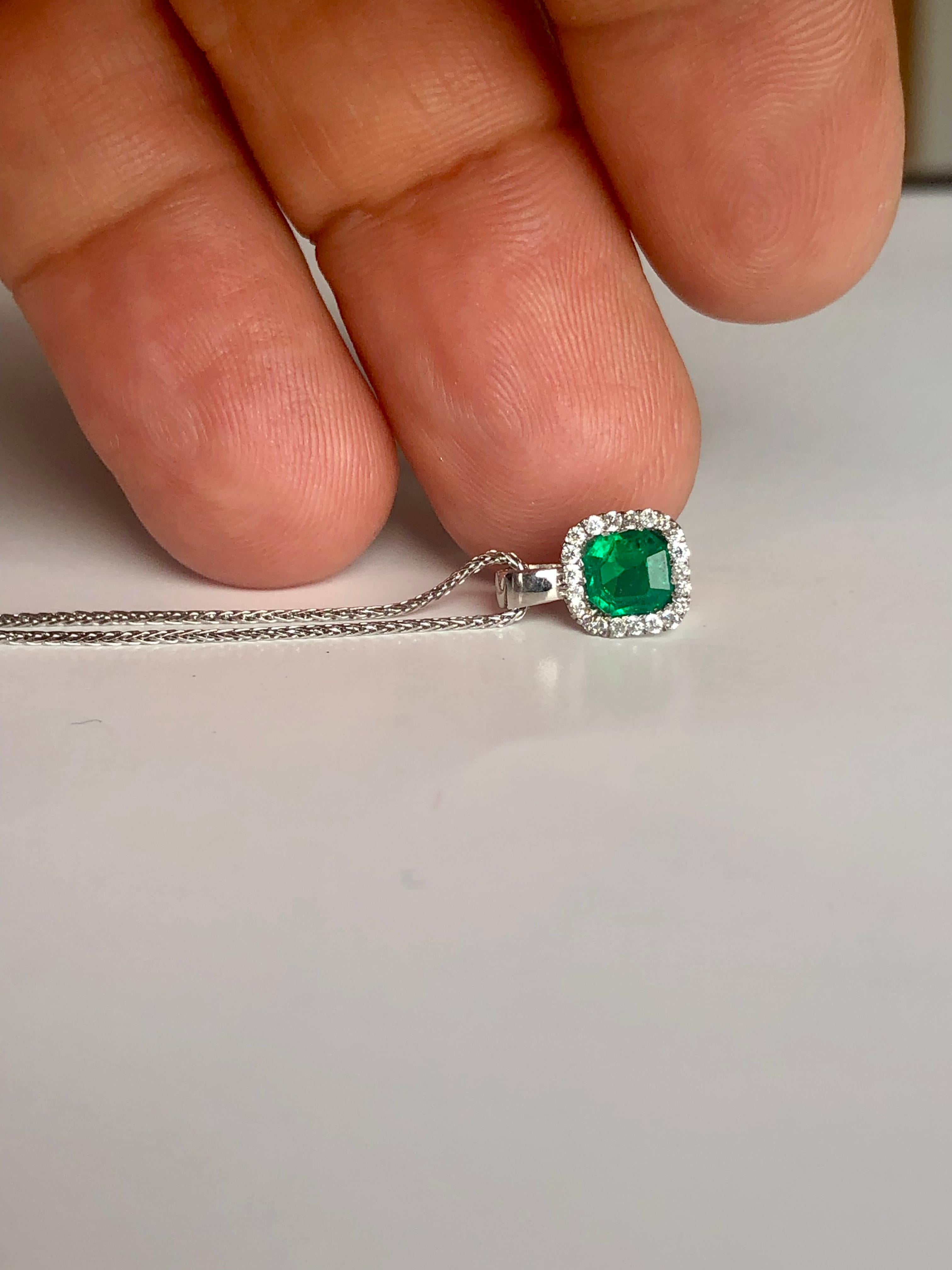 Asscher Cut Natural AAA Colombian Emerald Diamond Pendant Necklace 18K Gold For Sale