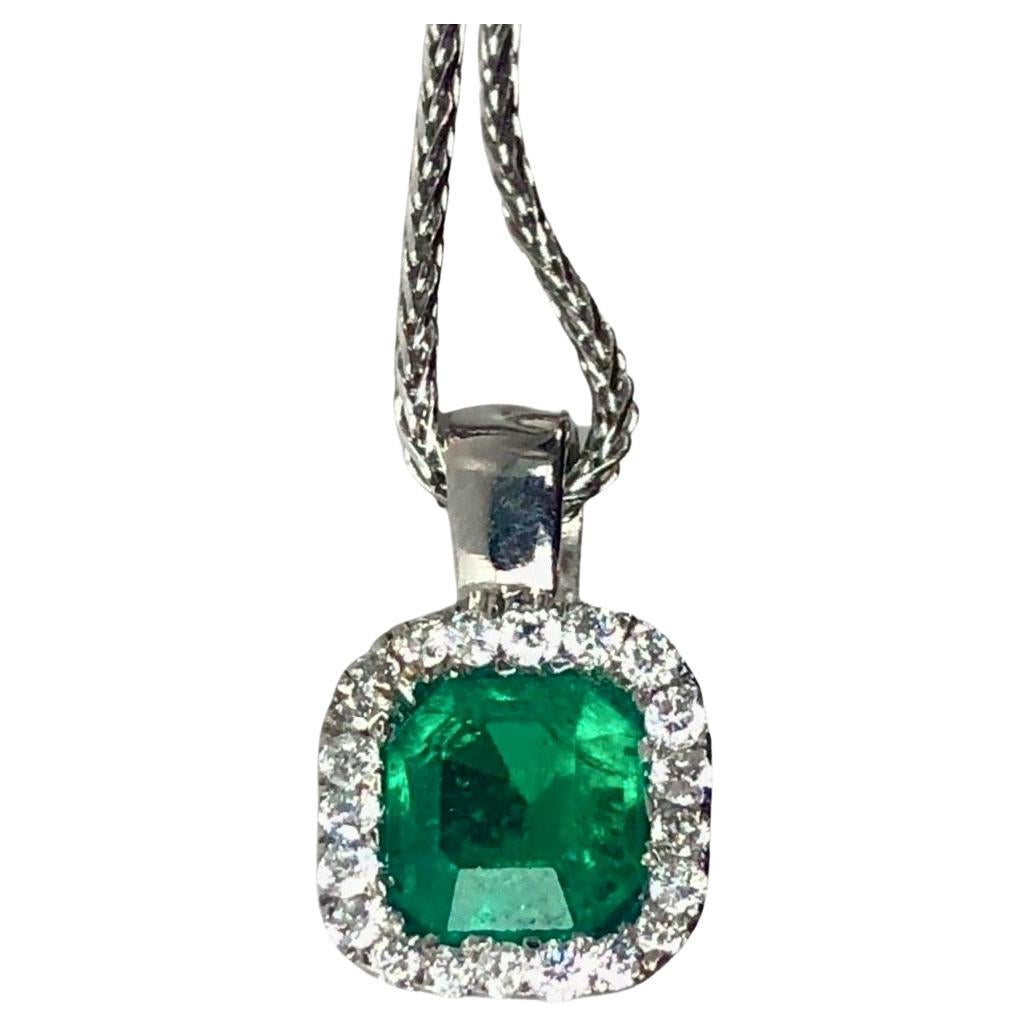 Natural AAA Colombian Emerald Diamond Pendant Necklace 18K Gold For Sale