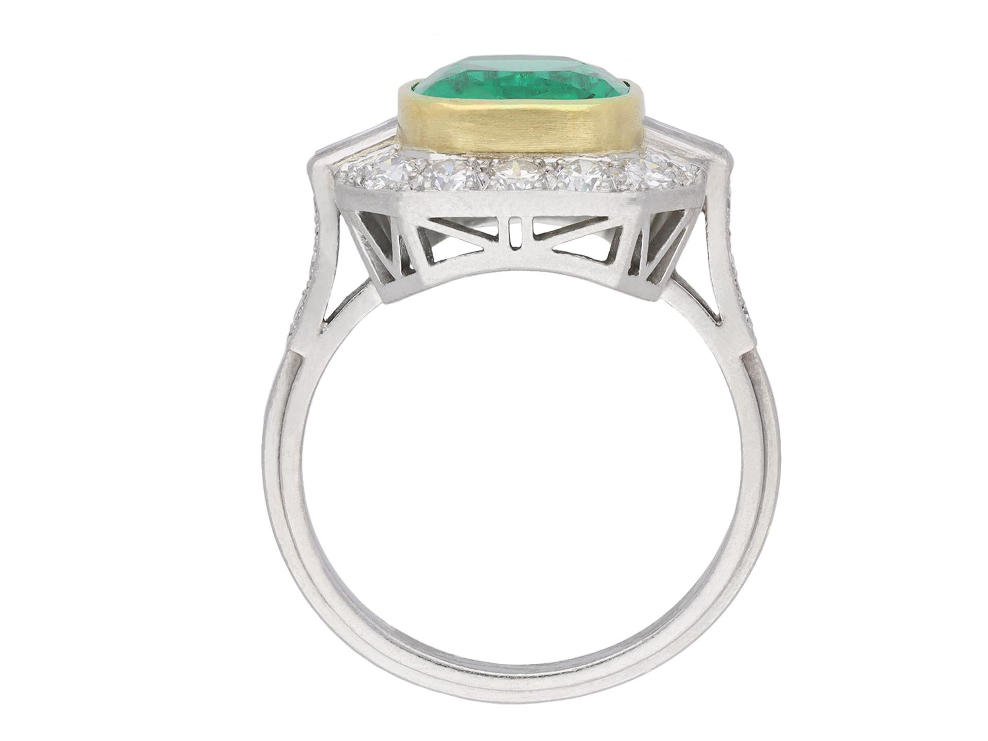 Natural Colombian Emerald Diamond Platinum Cluster Ring In Good Condition In London, GB
