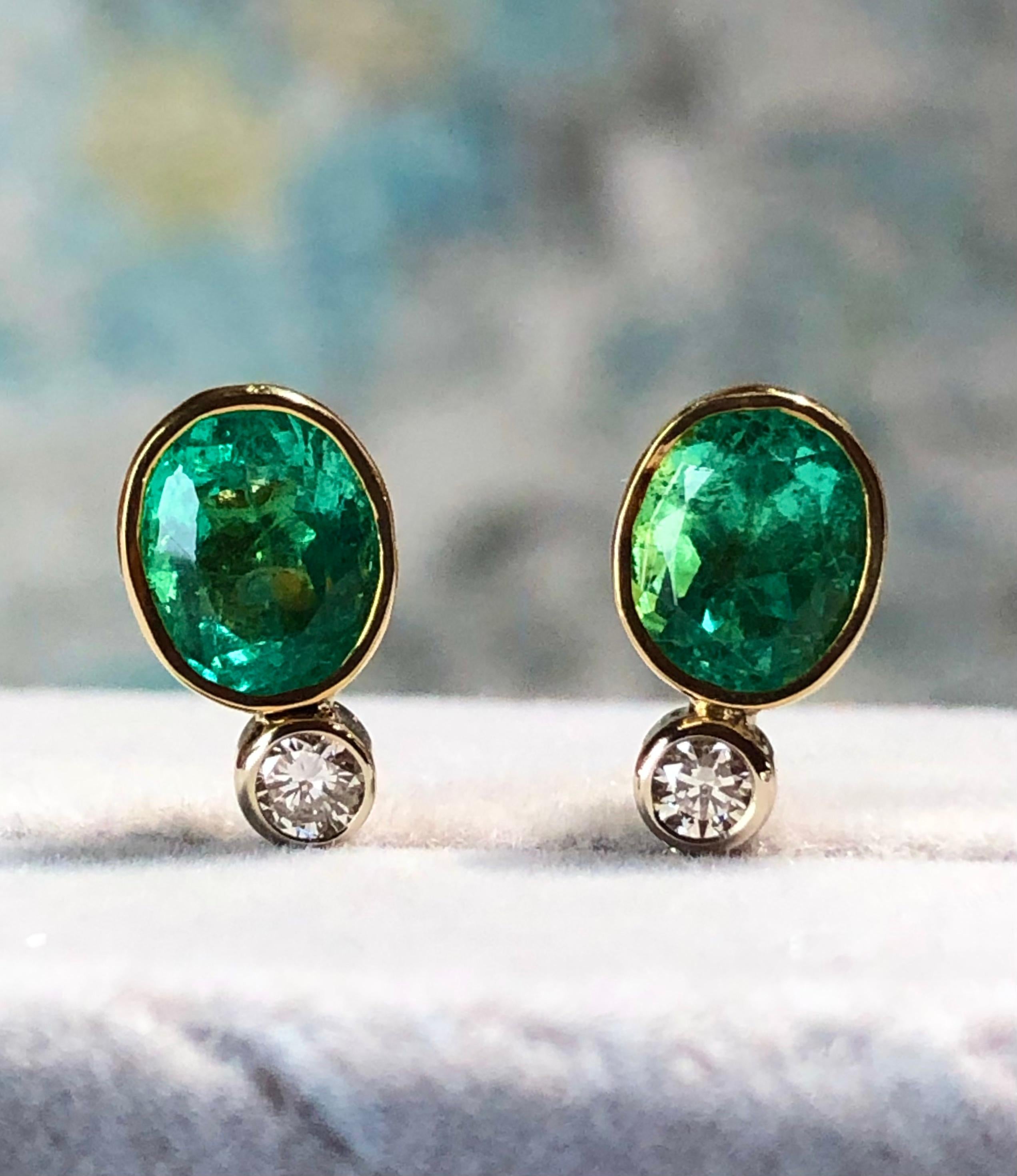 Natural Colombian Emerald Diamond Stud Earrings 18 Karat For Sale 3