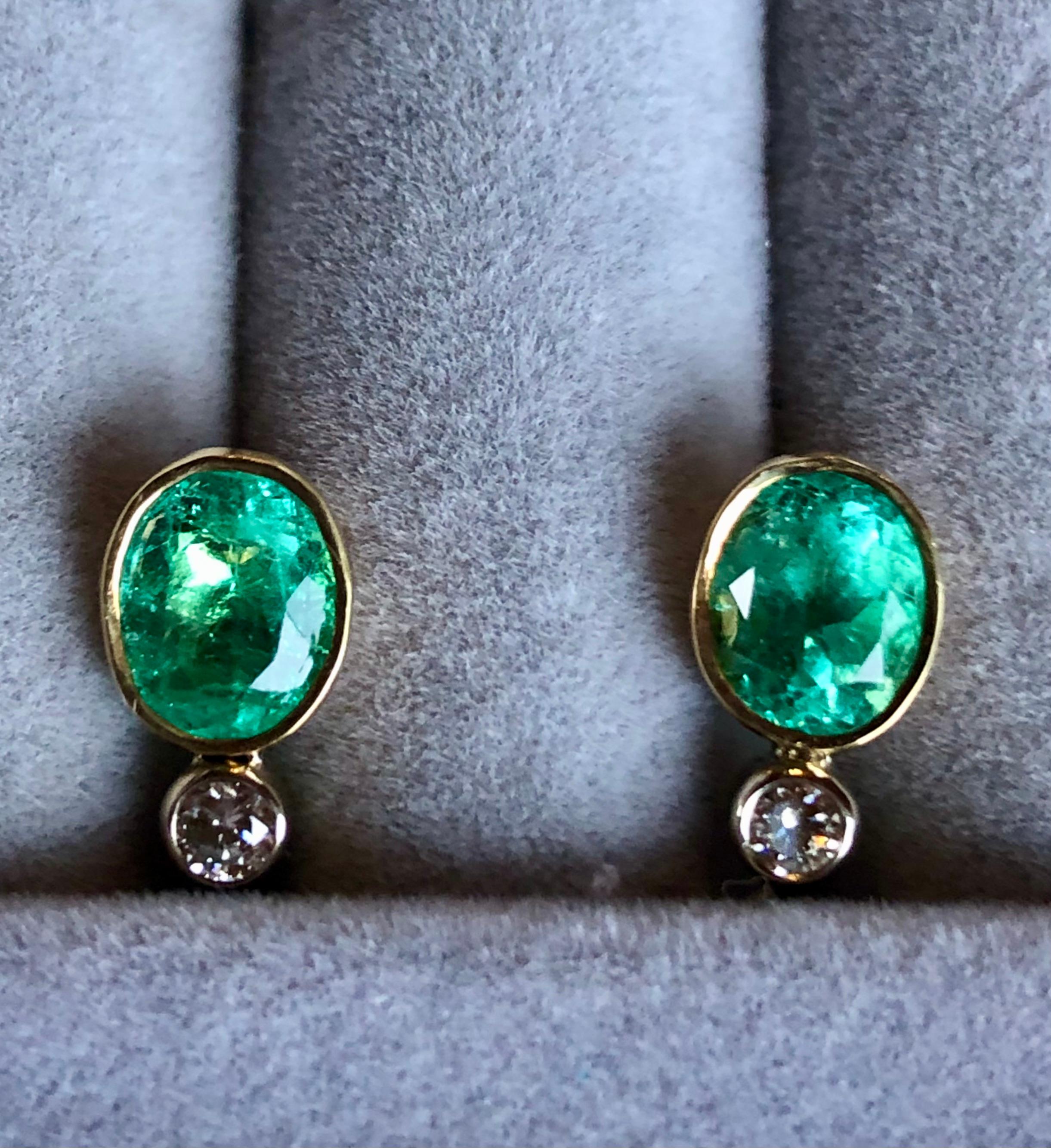 Round Cut Natural Colombian Emerald Diamond Stud Earrings 18 Karat For Sale