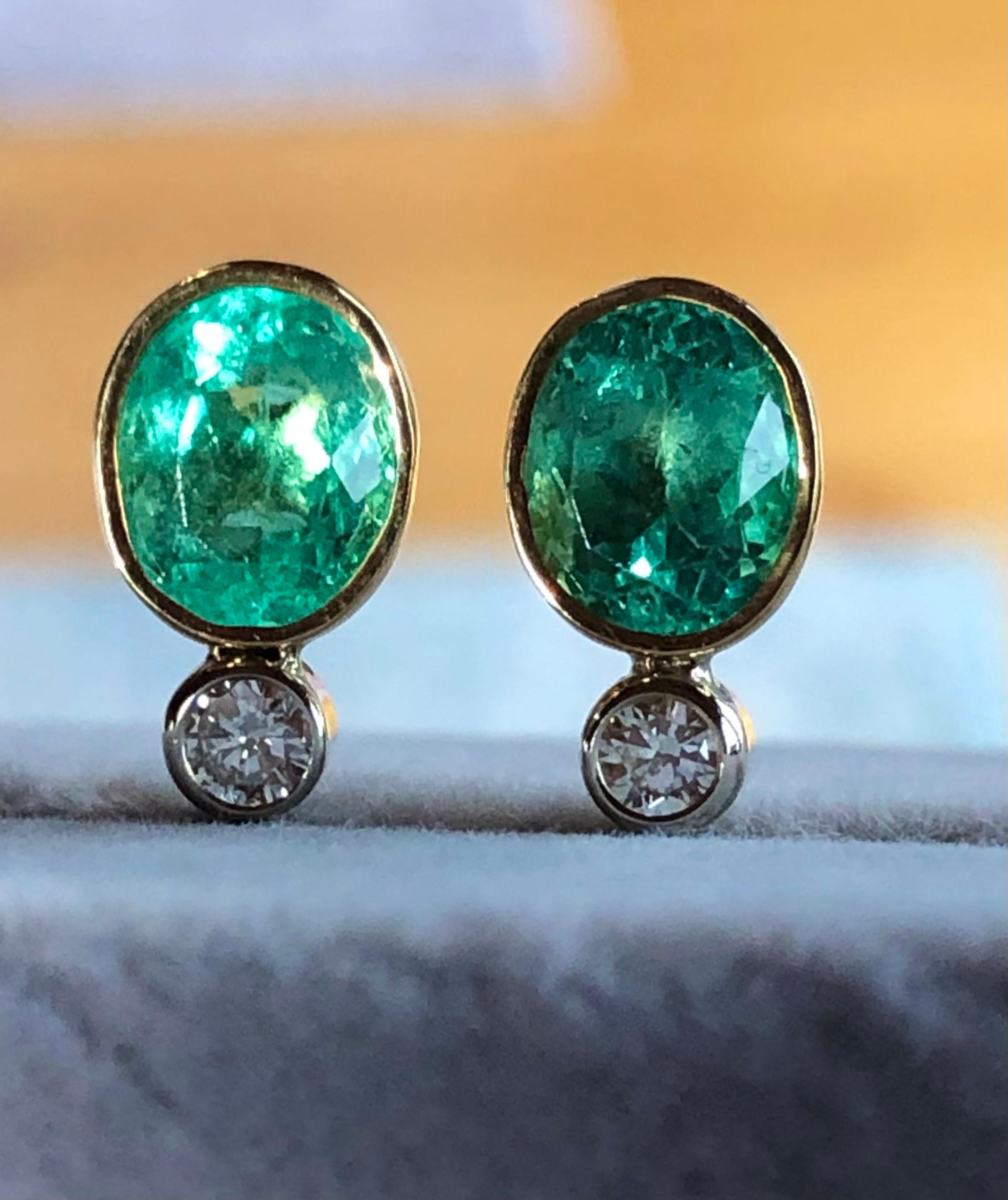 Art Deco Natural Colombian Emerald Diamond Stud Earrings 18 Karat For Sale