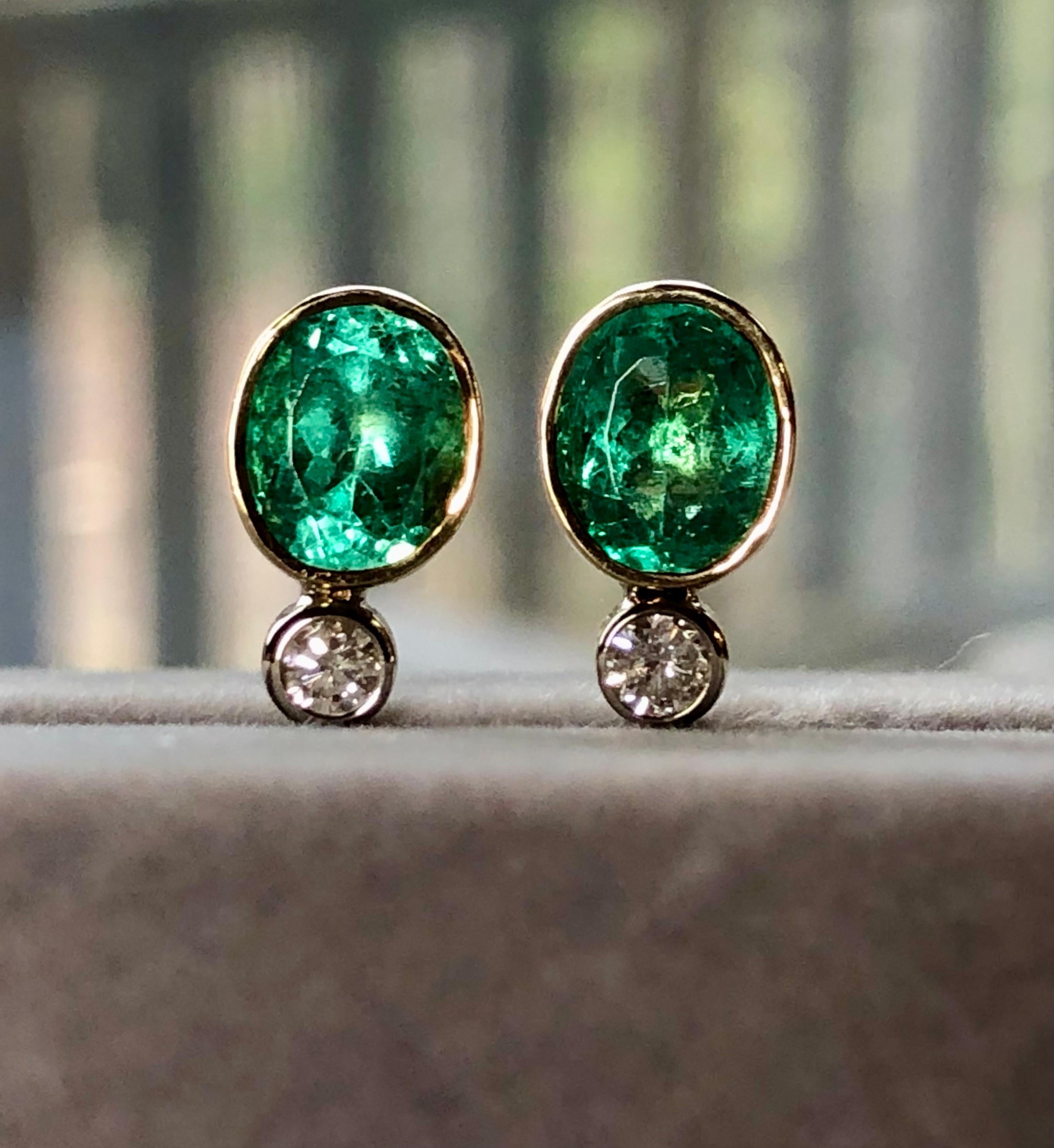 Natural Colombian Emerald Diamond Stud Earrings 18 Karat For Sale 1