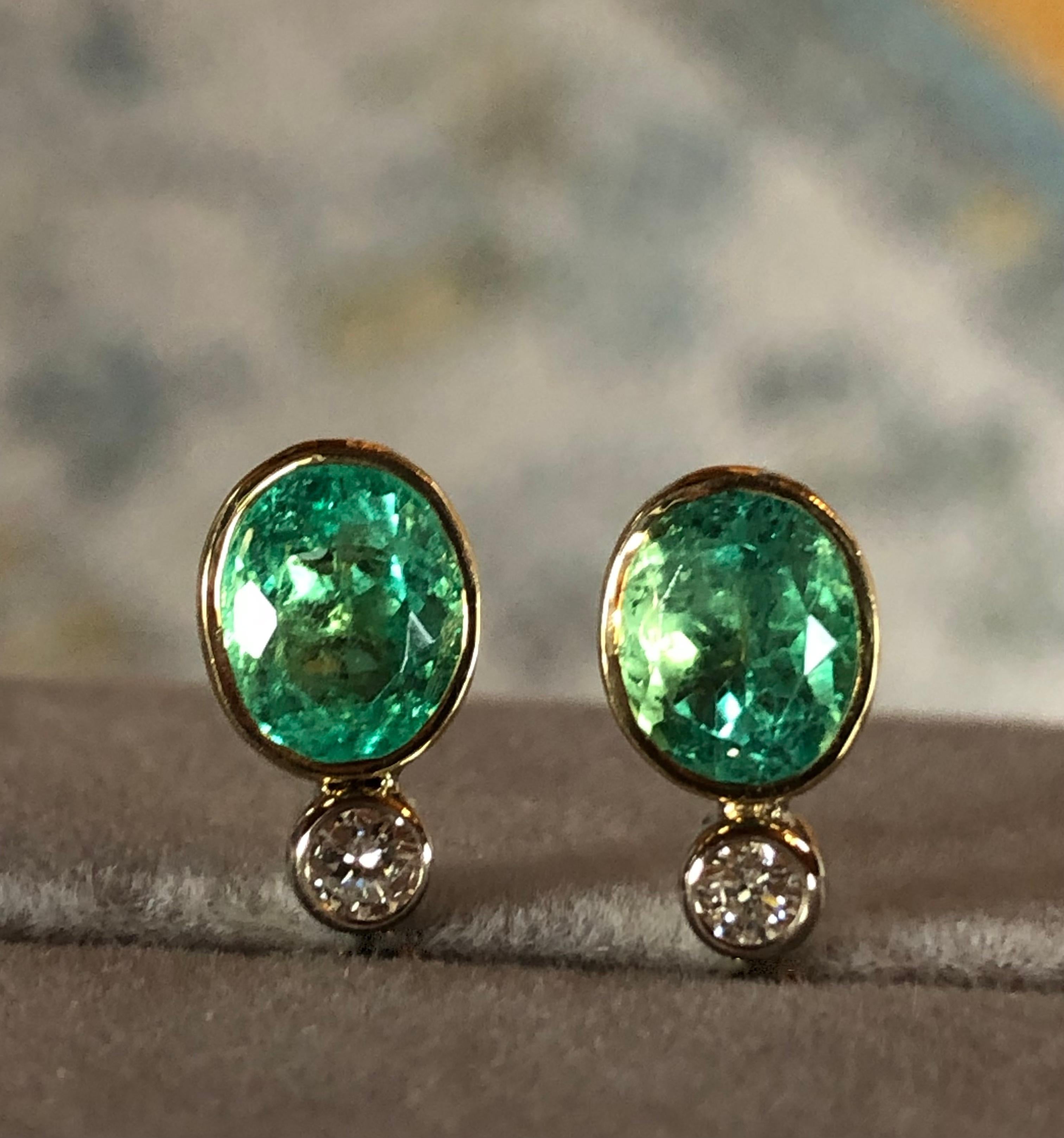 Natural Colombian Emerald Diamond Stud Earrings 18 Karat For Sale 4