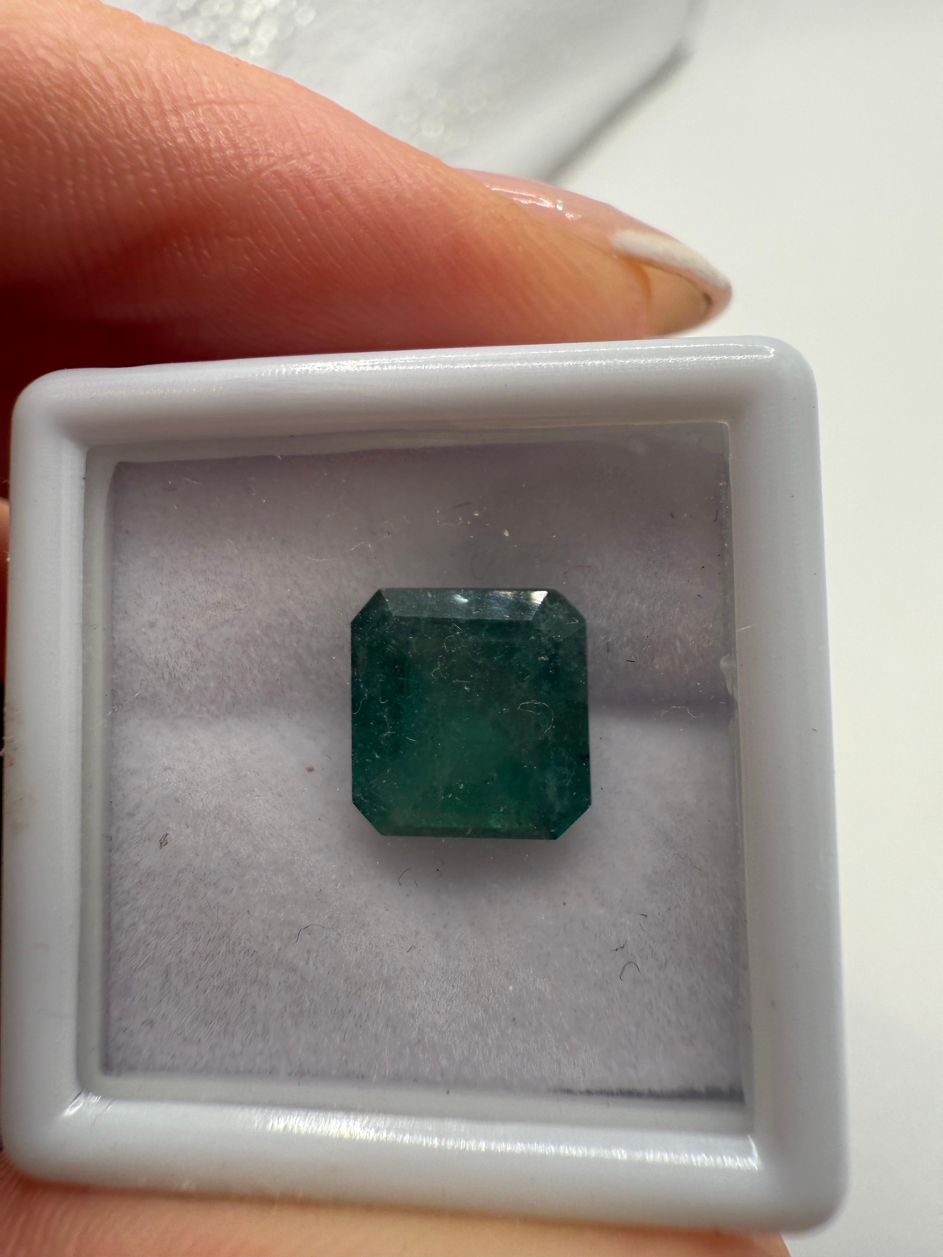 Smeraldo naturale, fortemente incluso, origine Colombia, 3,75 carati 9mmx9mm
Verrà fornito con i documenti, la spedizione gratuita e una bella scatola da regalare. Perfetta per essere incastonata in gioielli o semplicemente per essere conservata