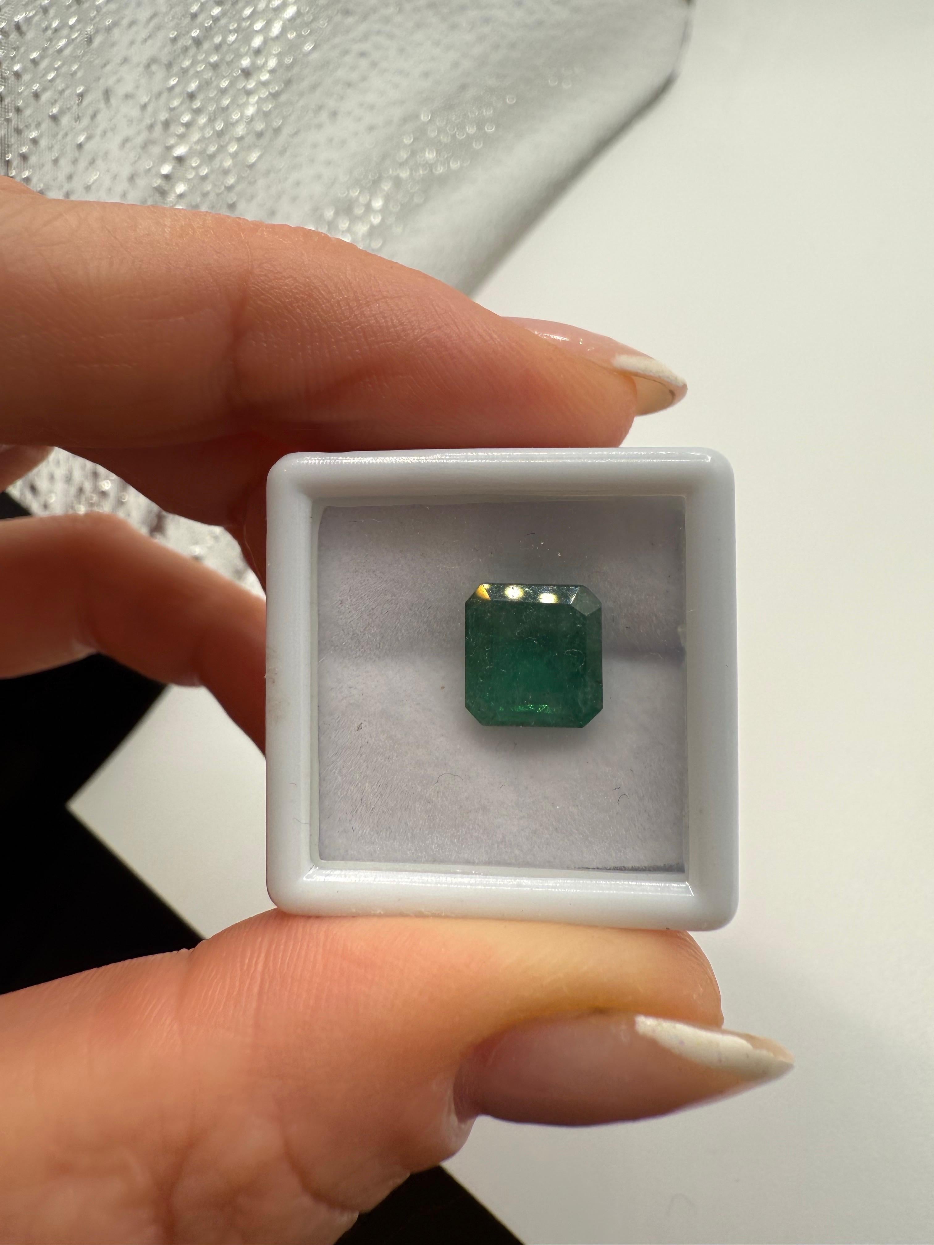 Gemma smeraldo colombiano naturale 9mm 3,75ct In condizioni Nuovo in vendita a Boca Raton, FL