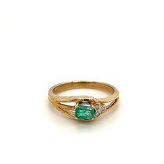 Natural Colombian Emerald in 18k Yellow Gold Thin Band Ring