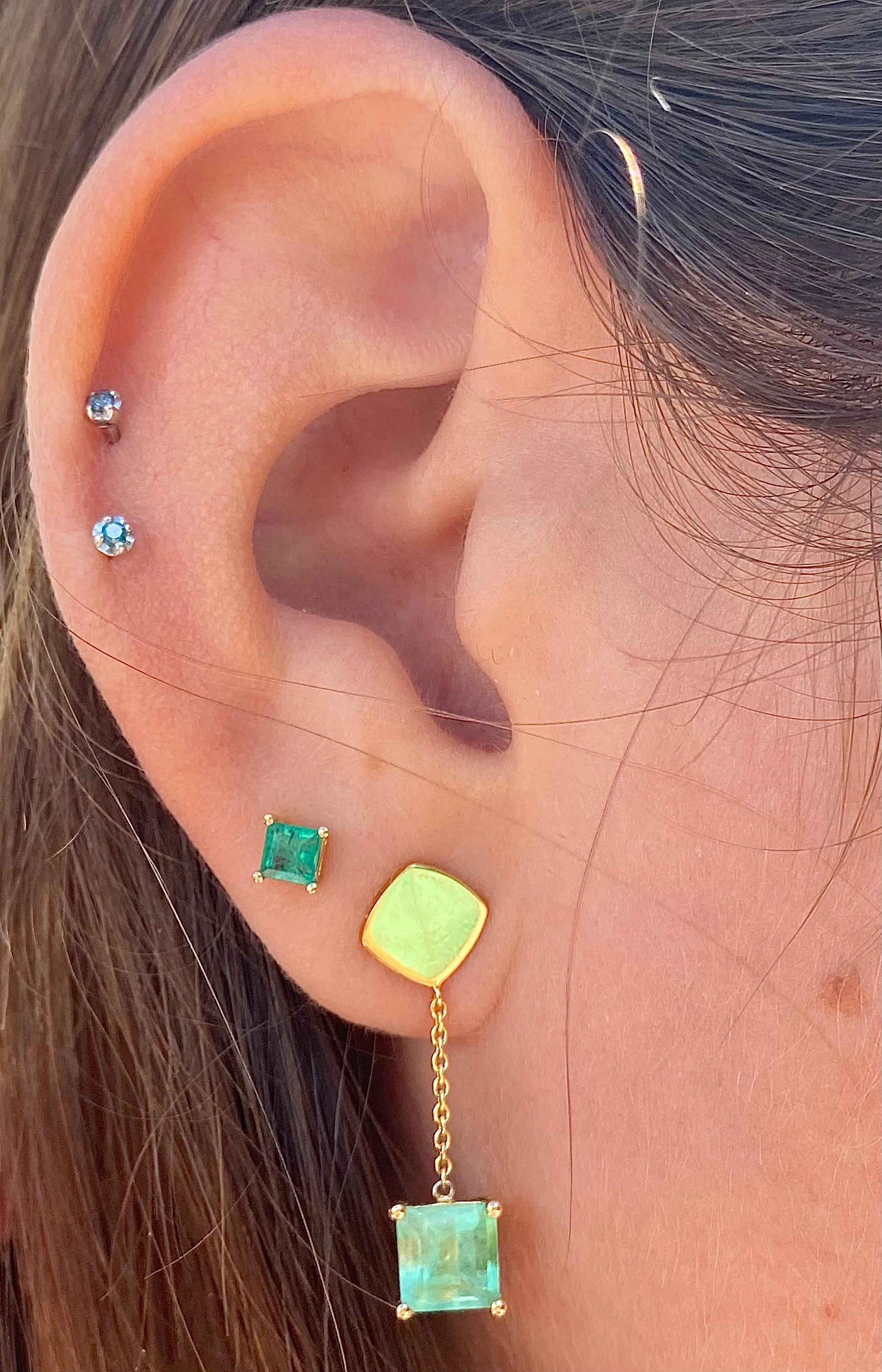 Natural Colombian Emerald Square cut drop Earrings in 18k solid gold For Sale 2