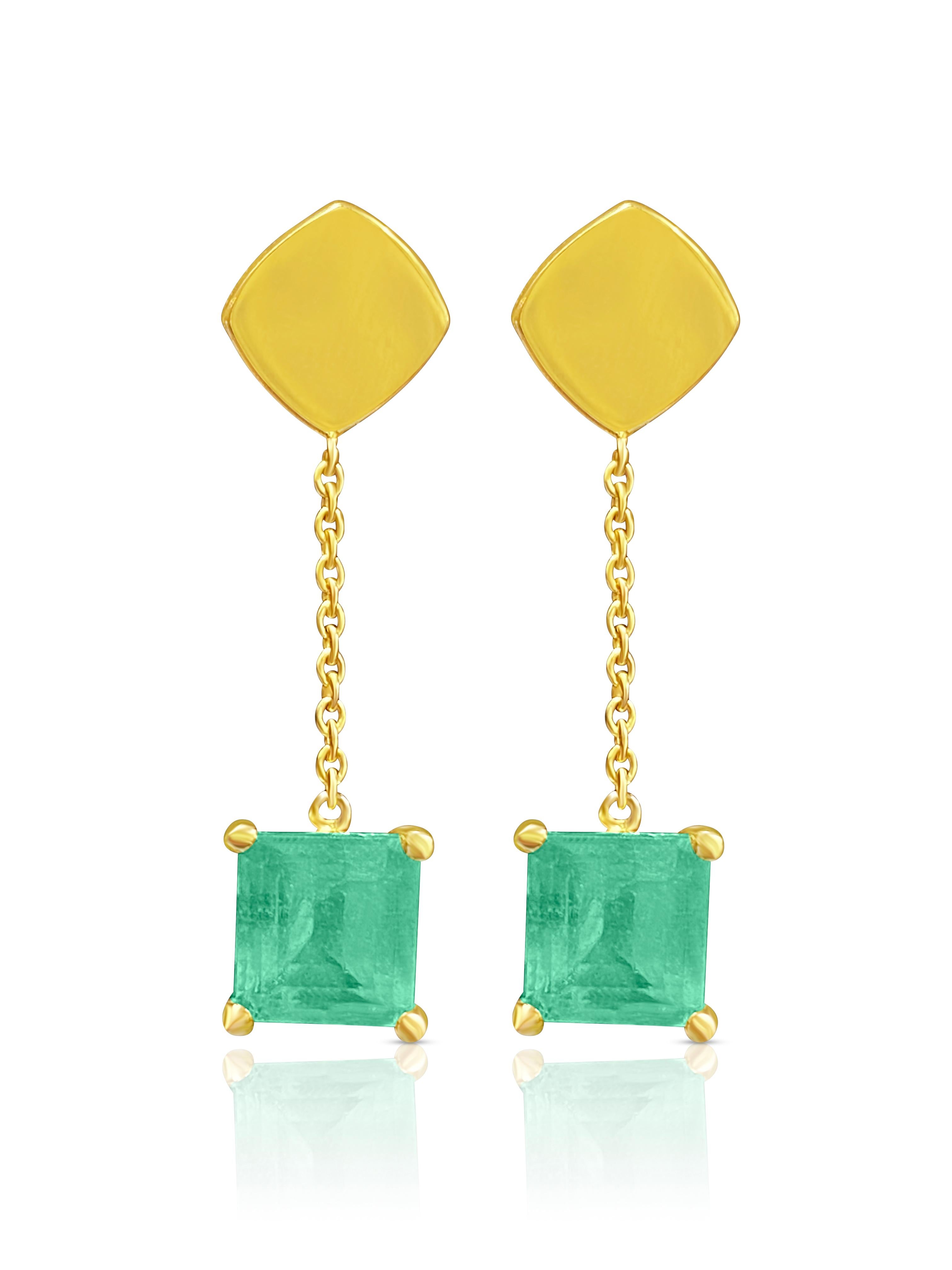 Natural Colombian Emerald Square cut drop Earrings in 18k solid gold  For Sale 3