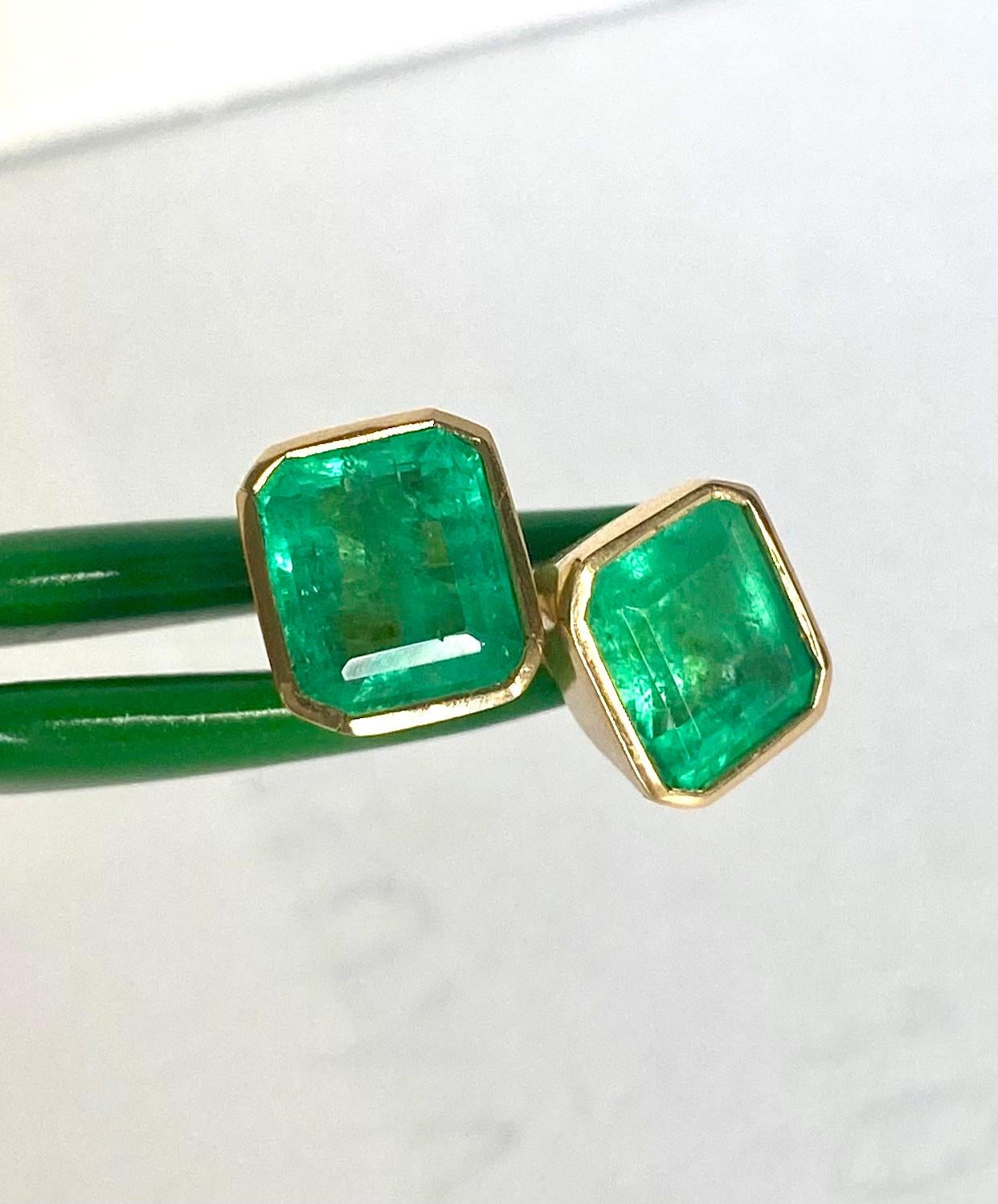 Contemporary 6.20 Carat Natural Emerald Stud Earrings 18 Karat Yellow Gold