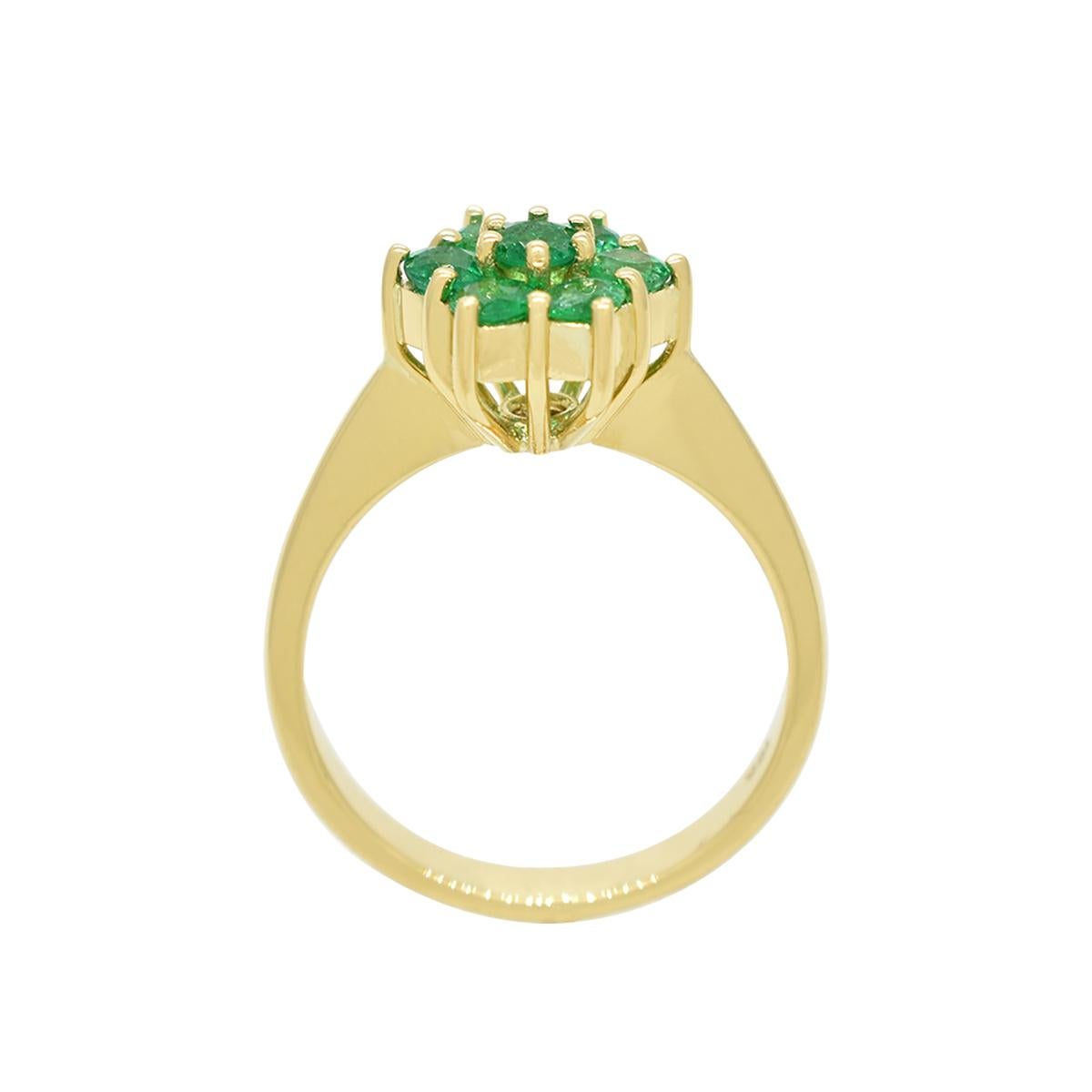 Natural Colombian Emeralds in Cluster Fashion Gold Ring May Birthstone Jewelry (Rundschliff) im Angebot
