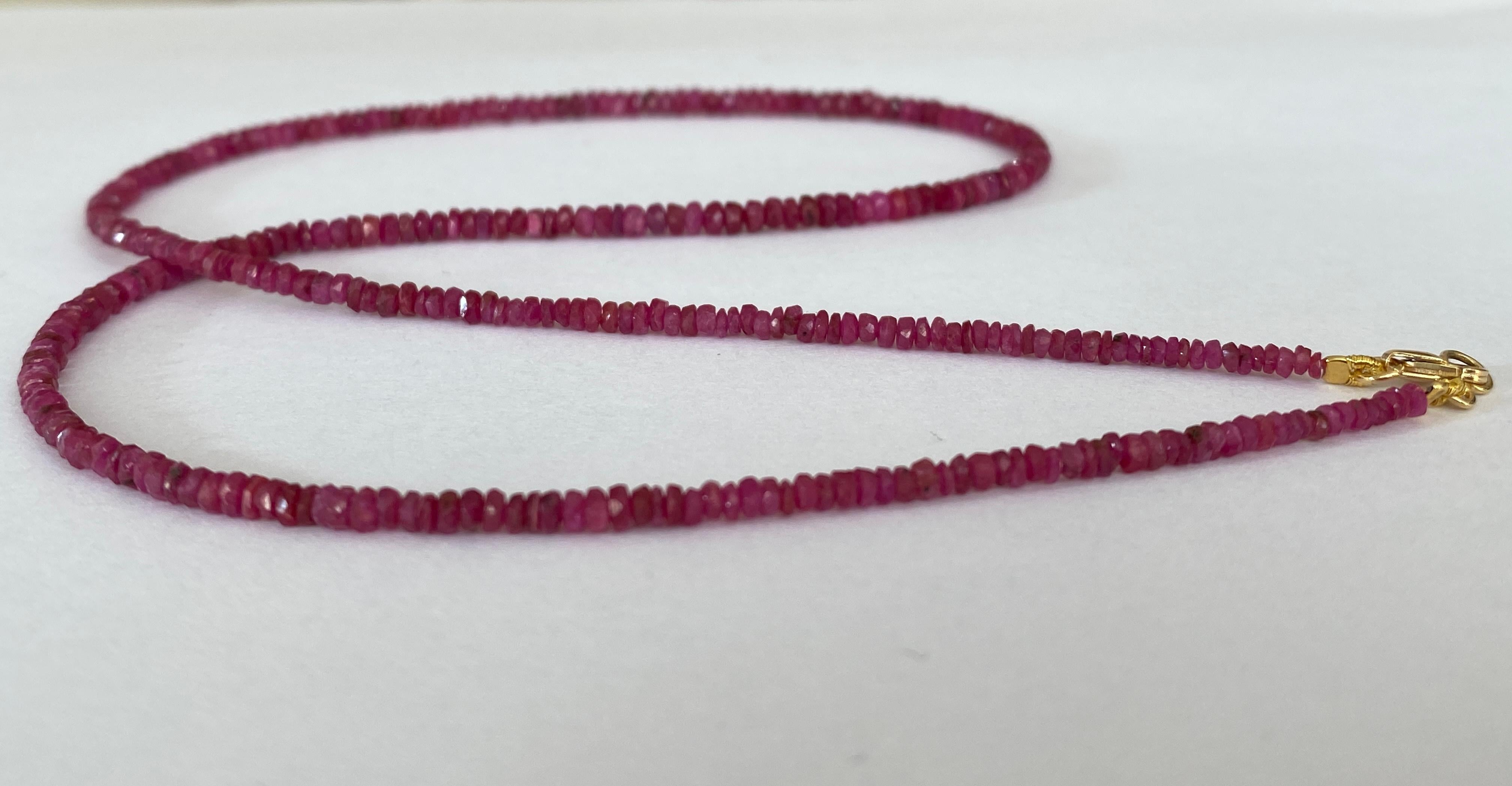 Women's Natural Colombian Ruby Necklace with 18k Yellow Gold Clasp For Sale