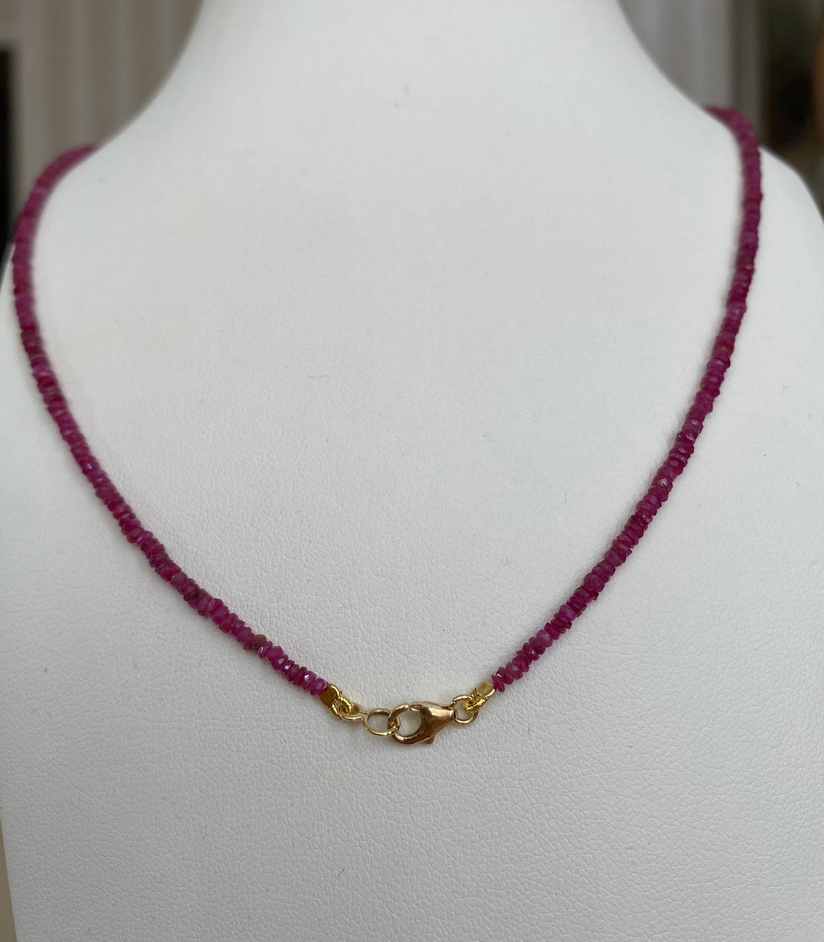 Natural Colombian Ruby Necklace with 18k Yellow Gold Clasp For Sale 1