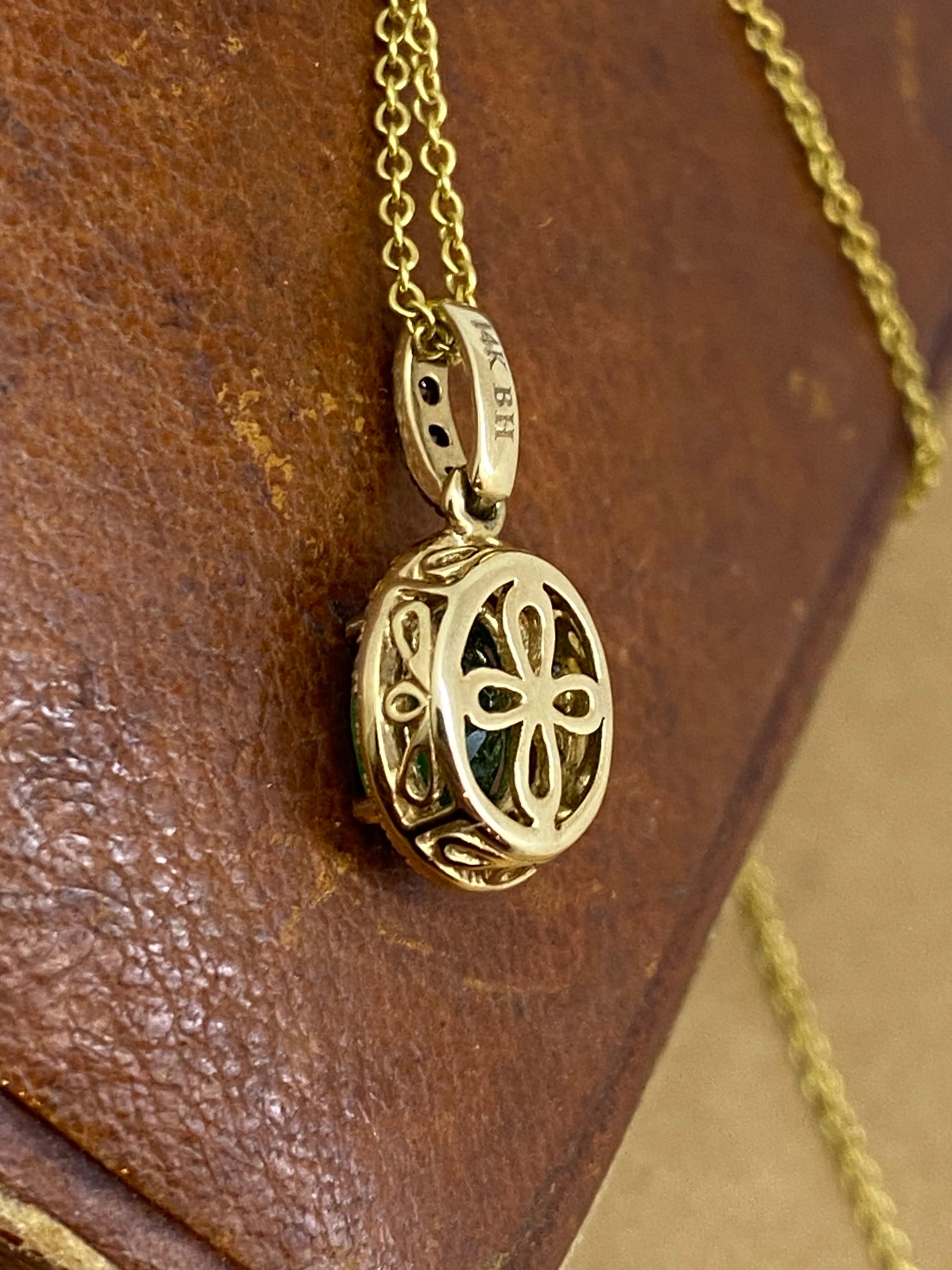 Collier pendentif en or jaune 14K avec émeraude naturelle colombienne Vivid Diamonds en vente 6