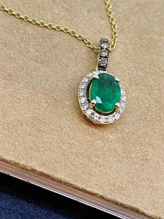 Collar Colgante Esmeralda Verde Viva Natural Colombiana y Diamante Oro Amarillo 14K
